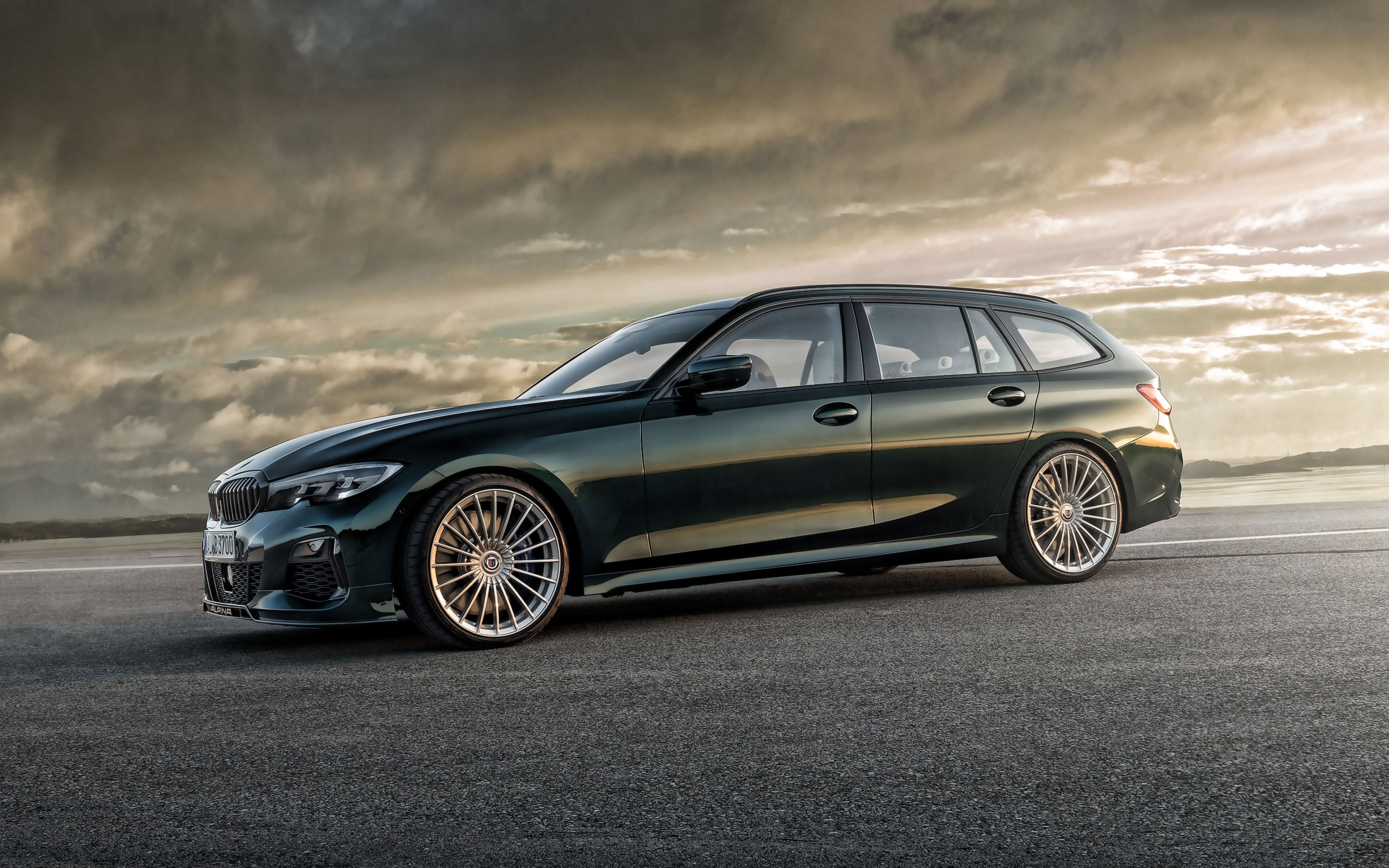 3840x2400 BMW Wagon Wallpaper
