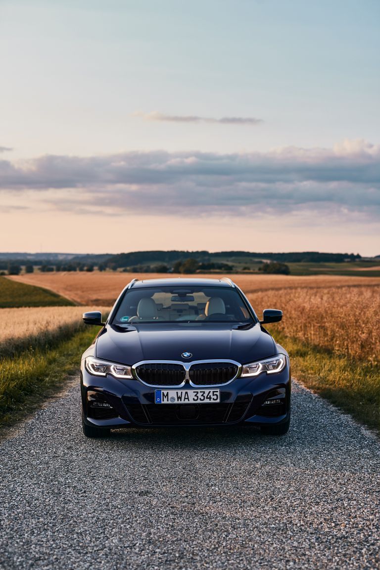 768x1152 BMW 330d ( G21 ) xDrive Touring quality free high resolution car image, picture and photo