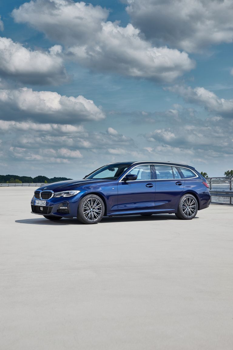 768x1152 BMW 330d ( G21 ) xDrive Touring quality free high resolution car image, picture and photo