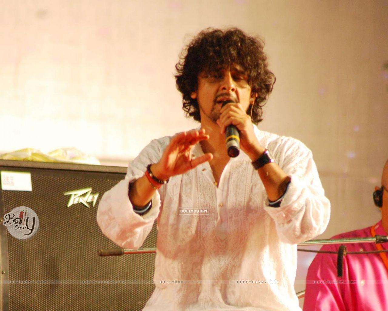 1280x1024 Wallpaper Nigam on Sathya Sai Baba show at NSE size