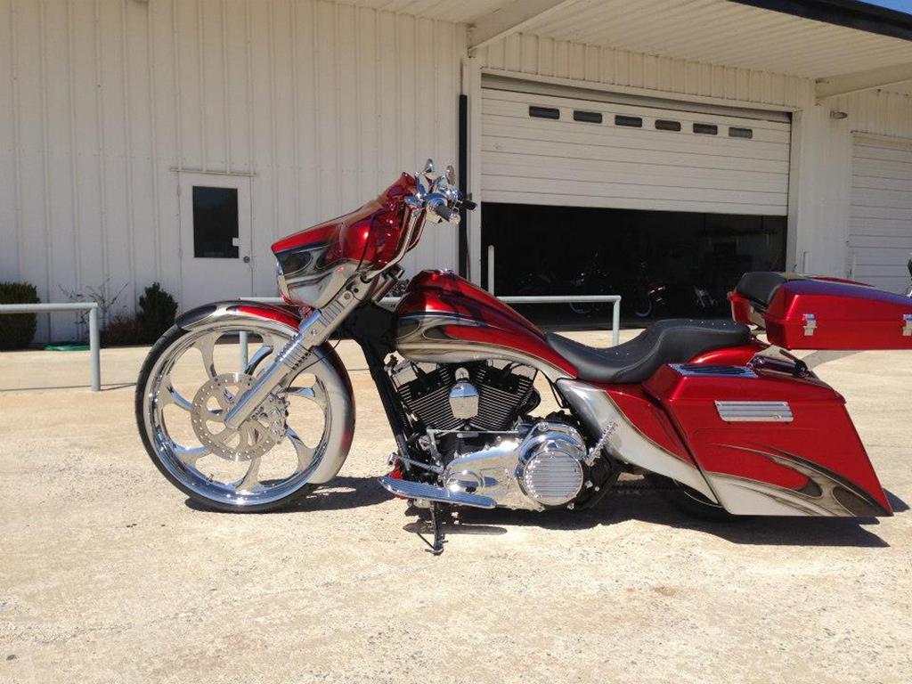 1024x768 Covington's RedandSilver Custom Bagger