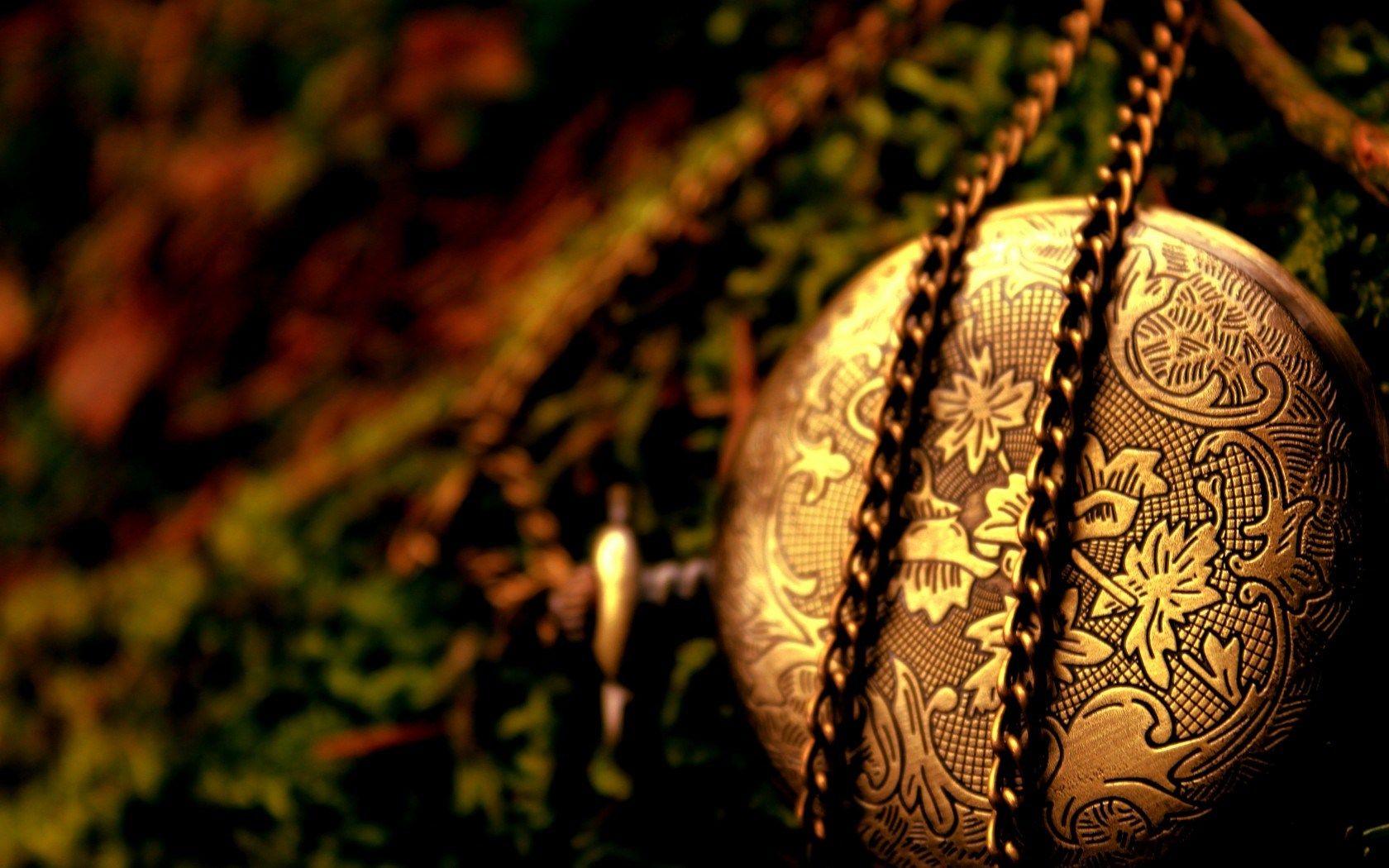 1680x1050 Clock Chain