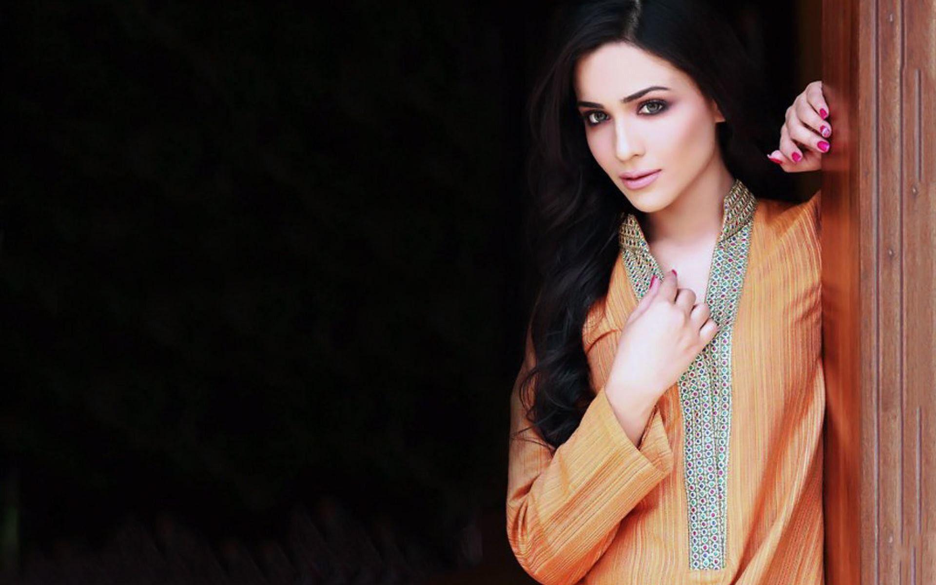 Pakistani Actress Wallpapers - Top Free Pakistani Actress Backgrounds -  WallpaperAccess