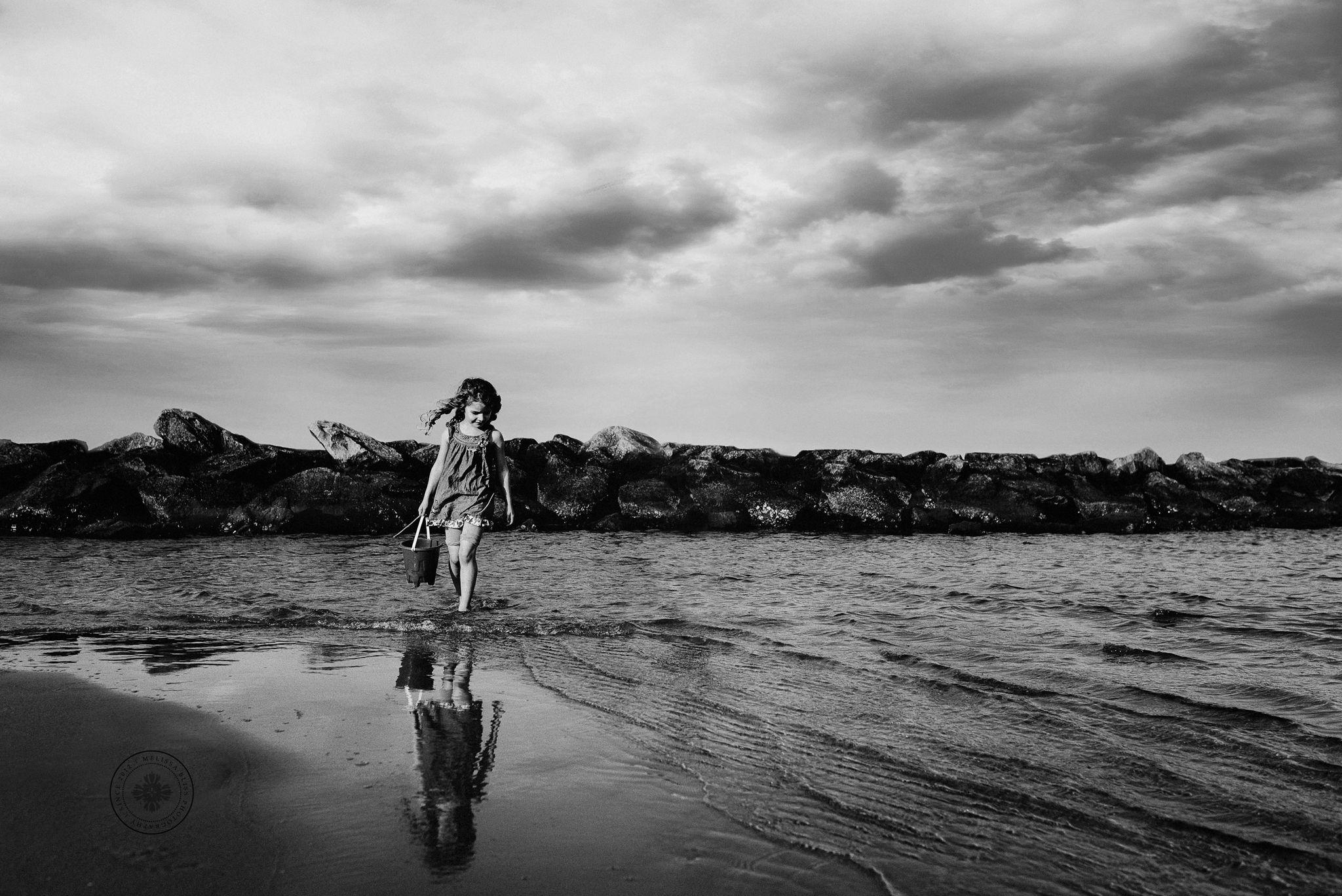 2048x1367 I Lovee Black And White Photography Football Wallpaper