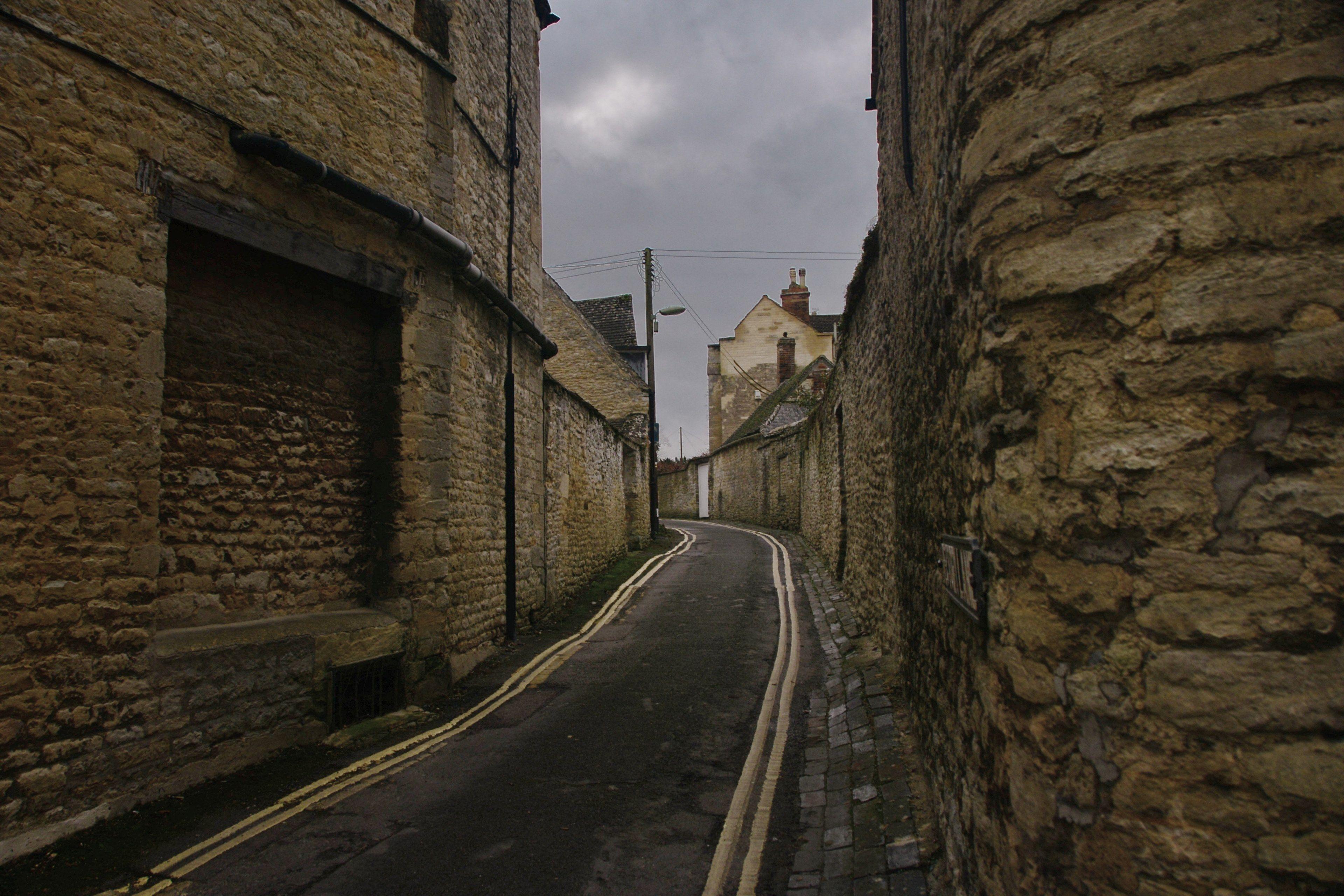 3840x2560 a lane in old town woodstock england uk 4k wallpaper and background