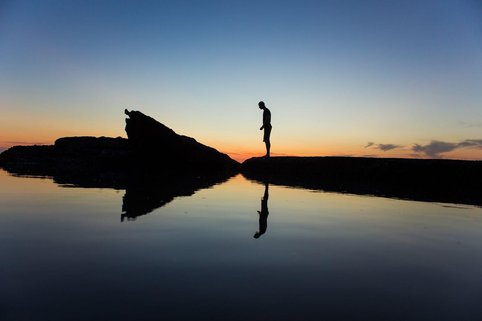 1600x1066 Sky Water Sea Ocean Sunset Man People Sunrise River Wallpaper