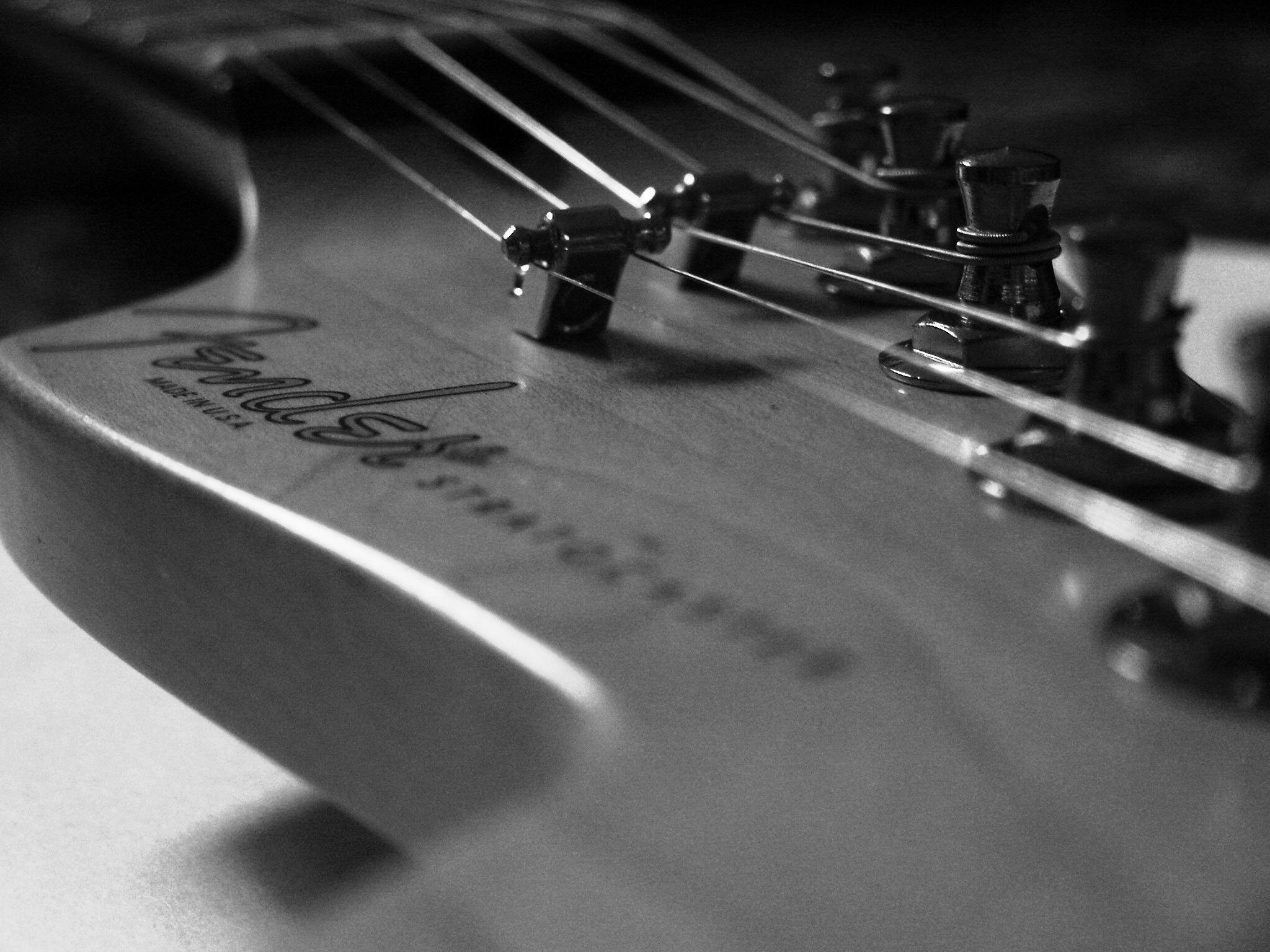 2048x1536 Fender, grayscale, guitars, monochrome, macro, Fender Stratocaster