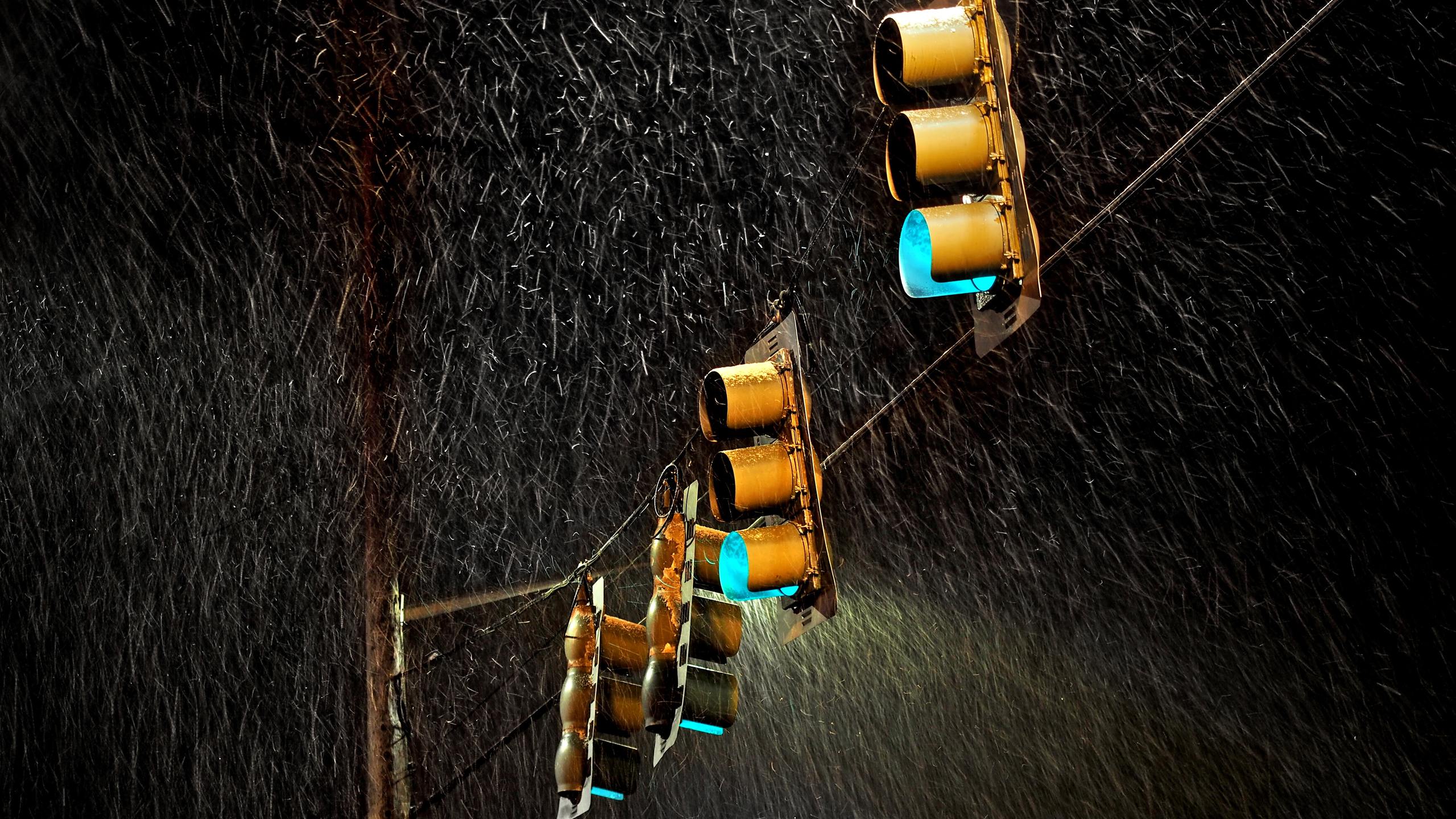 2560x1440 Traffic Lights Night Rain 5k 1440P Resolution HD 4k