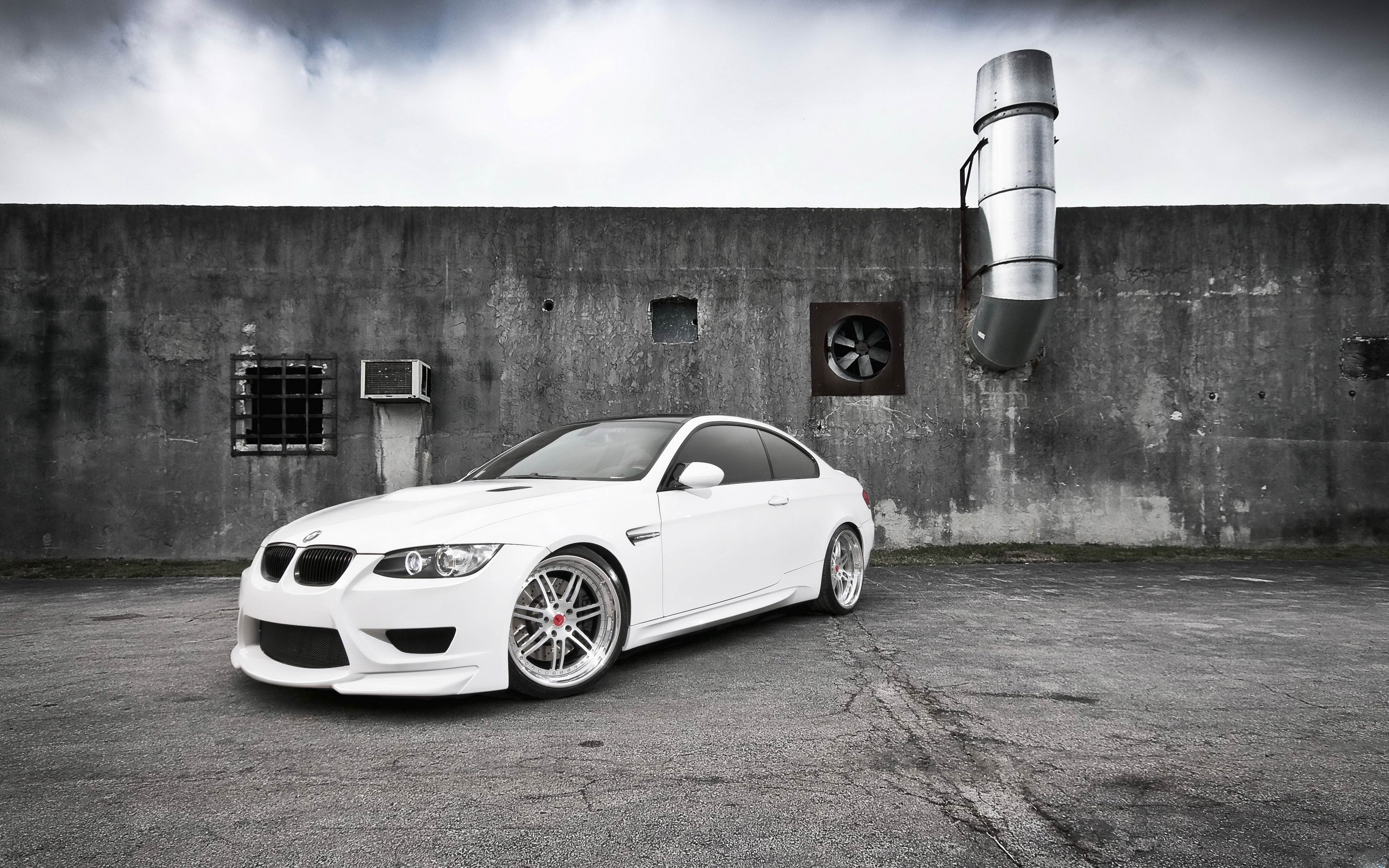 White Bmw Wallpapers Top Free White Bmw Backgrounds Wallpaperaccess