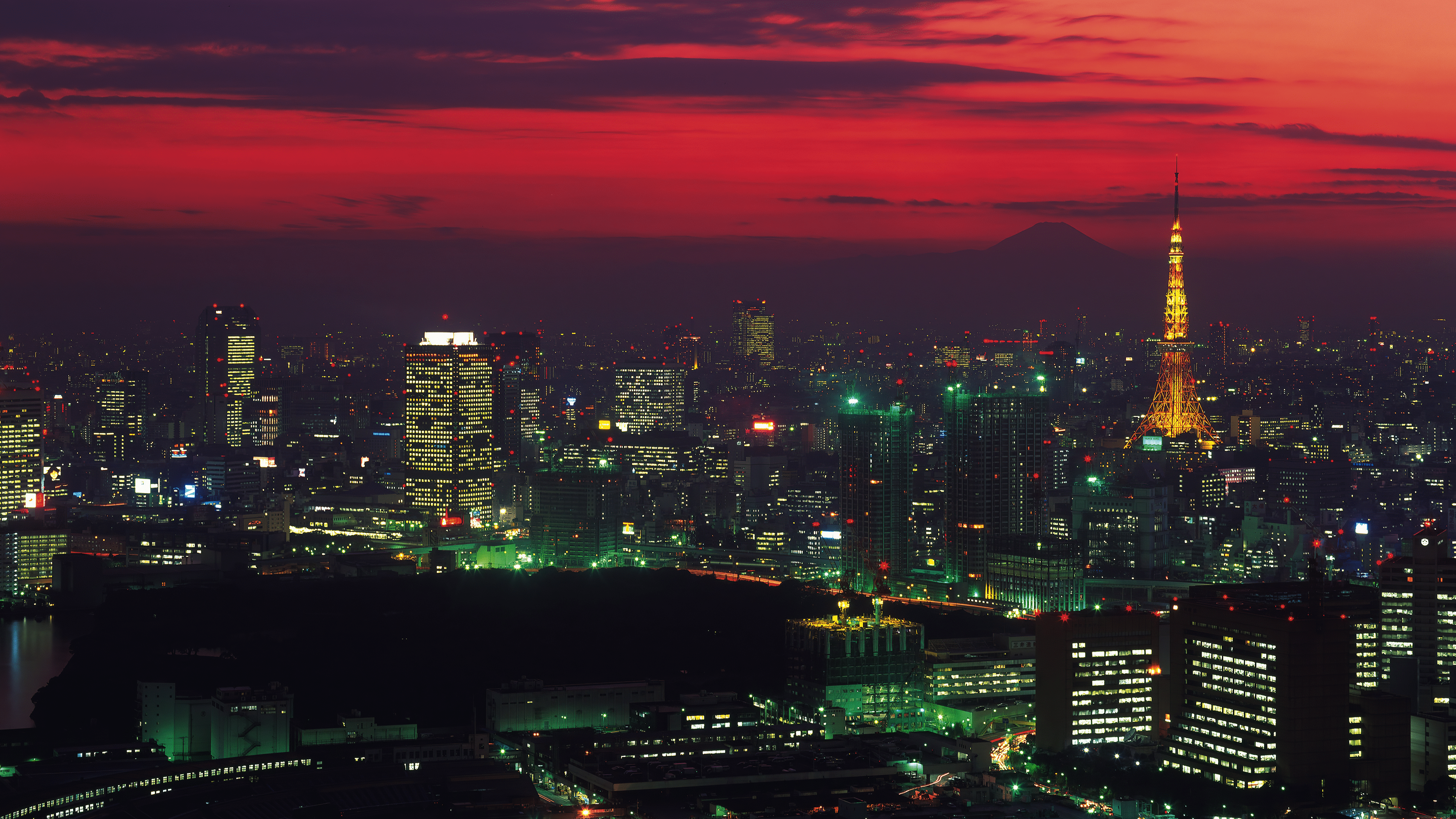 3840x2160 Tokyo Basking in a Red Sunset [3840x2160]