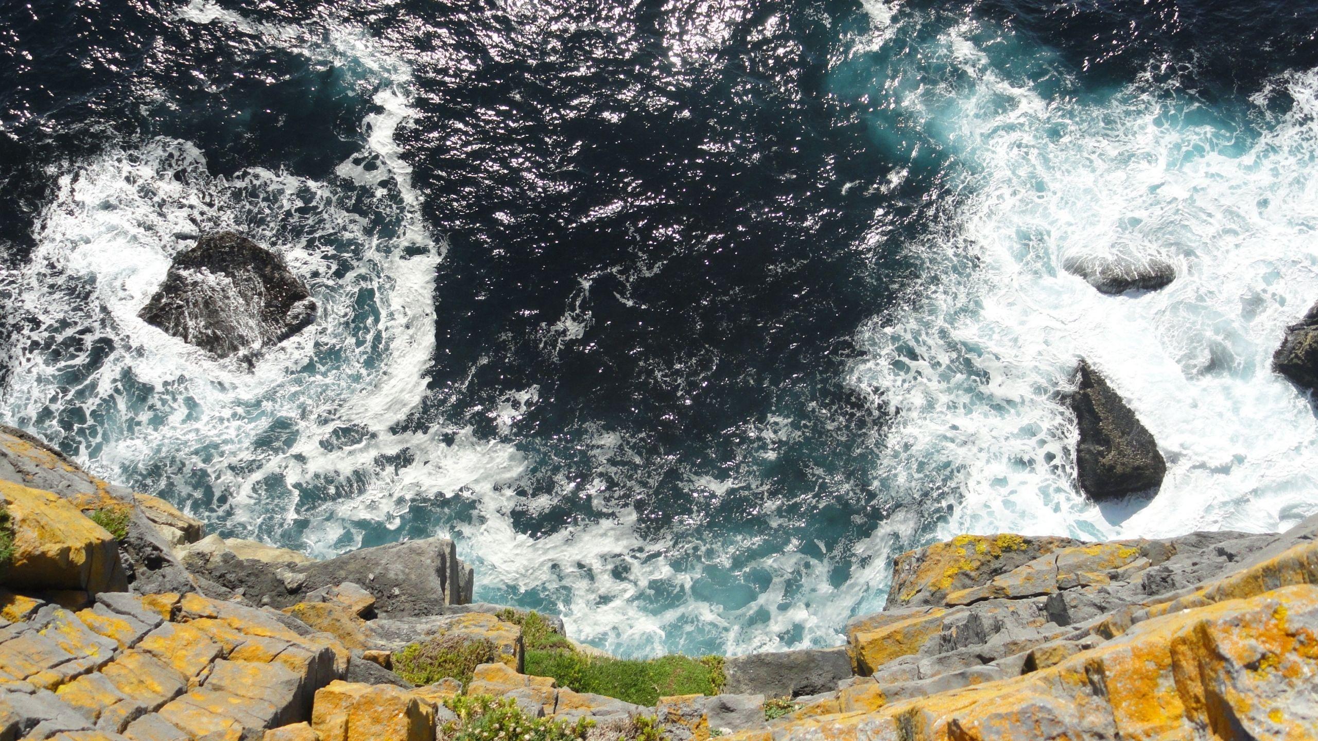 2560x1440 Download Ireland, 5k, 4k wallpaper, cliffs, landscape, Sea, ocean, water, rocks, blue, nature Widescreen 4:3 wallpaper 2560x1440