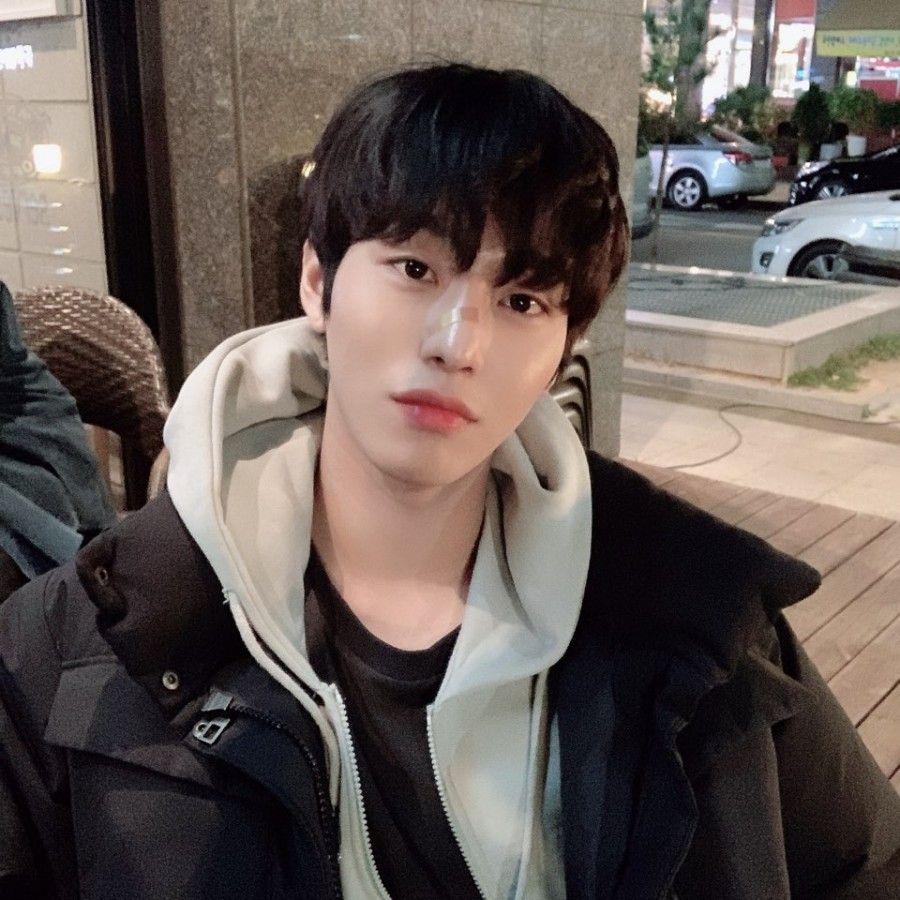 900x900 Ahn HyoSeop's High School Graduation Picture Released Online