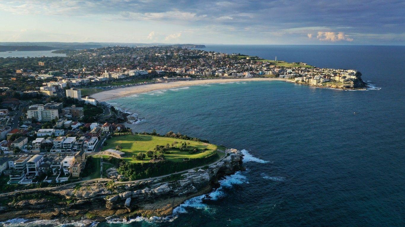 1366x768 Download 1366x768 Australia, Tamarama, Ocean, Horizon, Building