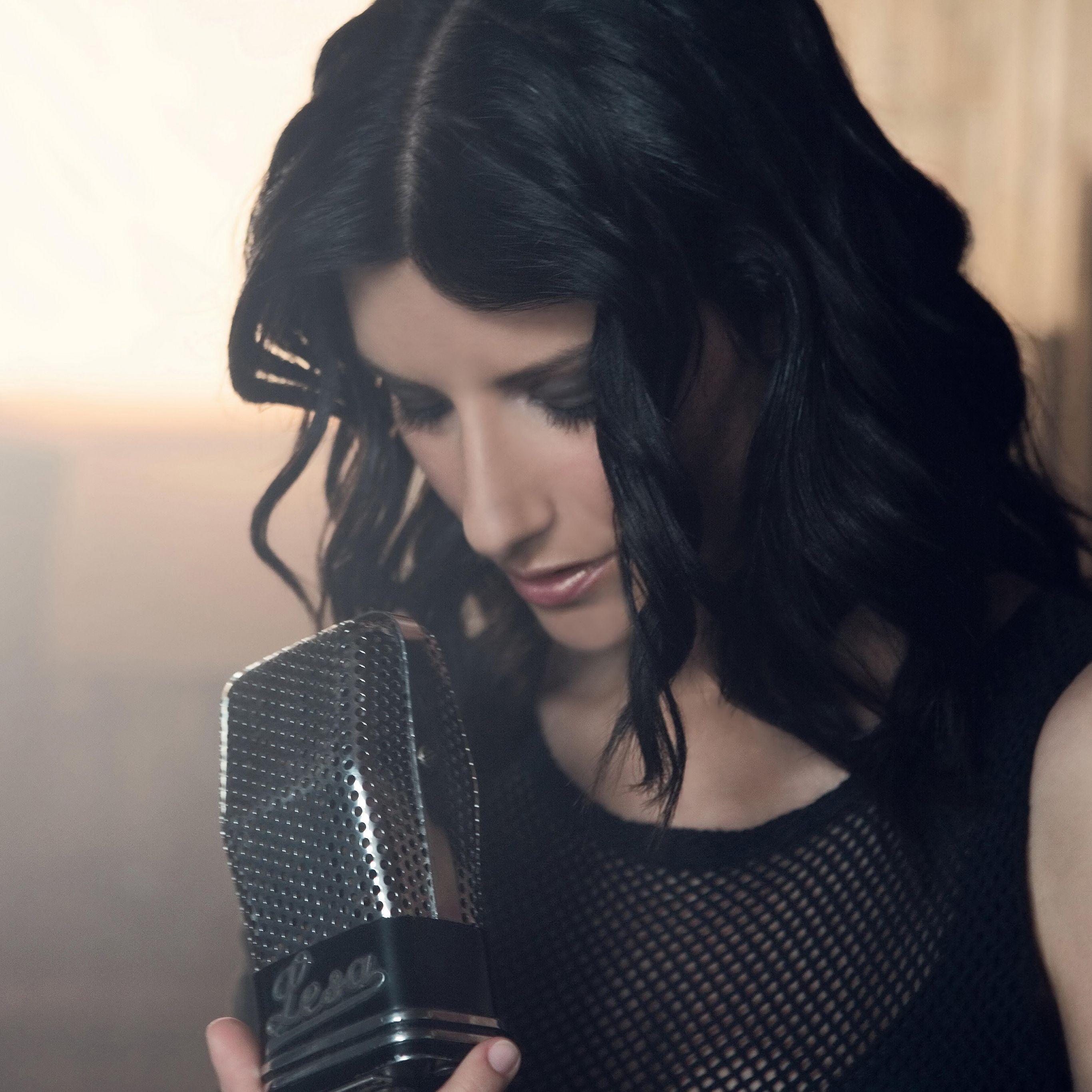 2732x2732 Laura Pausini Pop Singer Music