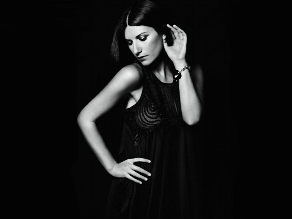 1024x768 Laura Pausini VIP Wallpaper
