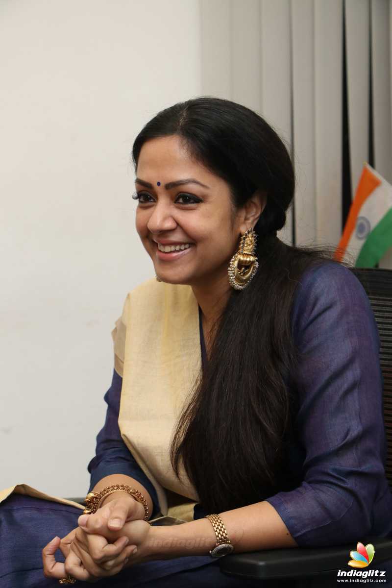 800x1200 Jyothika Photo Actress photo, image, gallery, stills