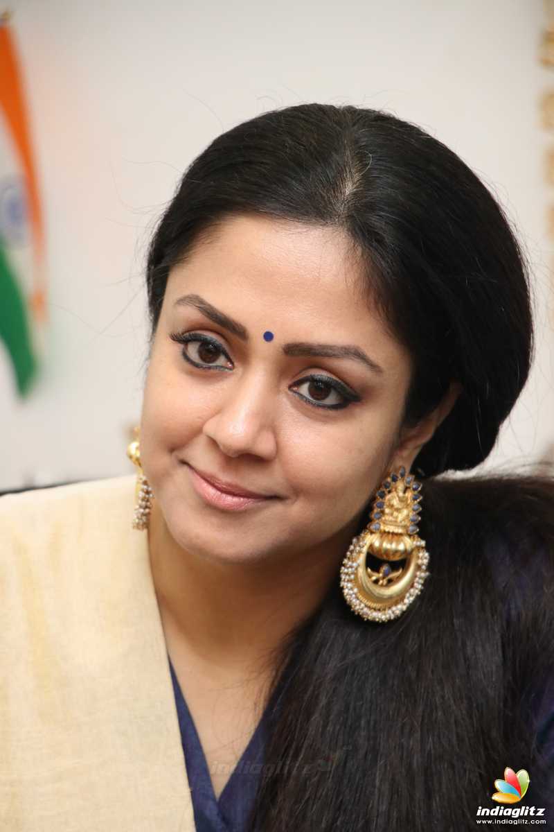 800x1200 143 Jyothika Mozhi Jyothika Press Meet
