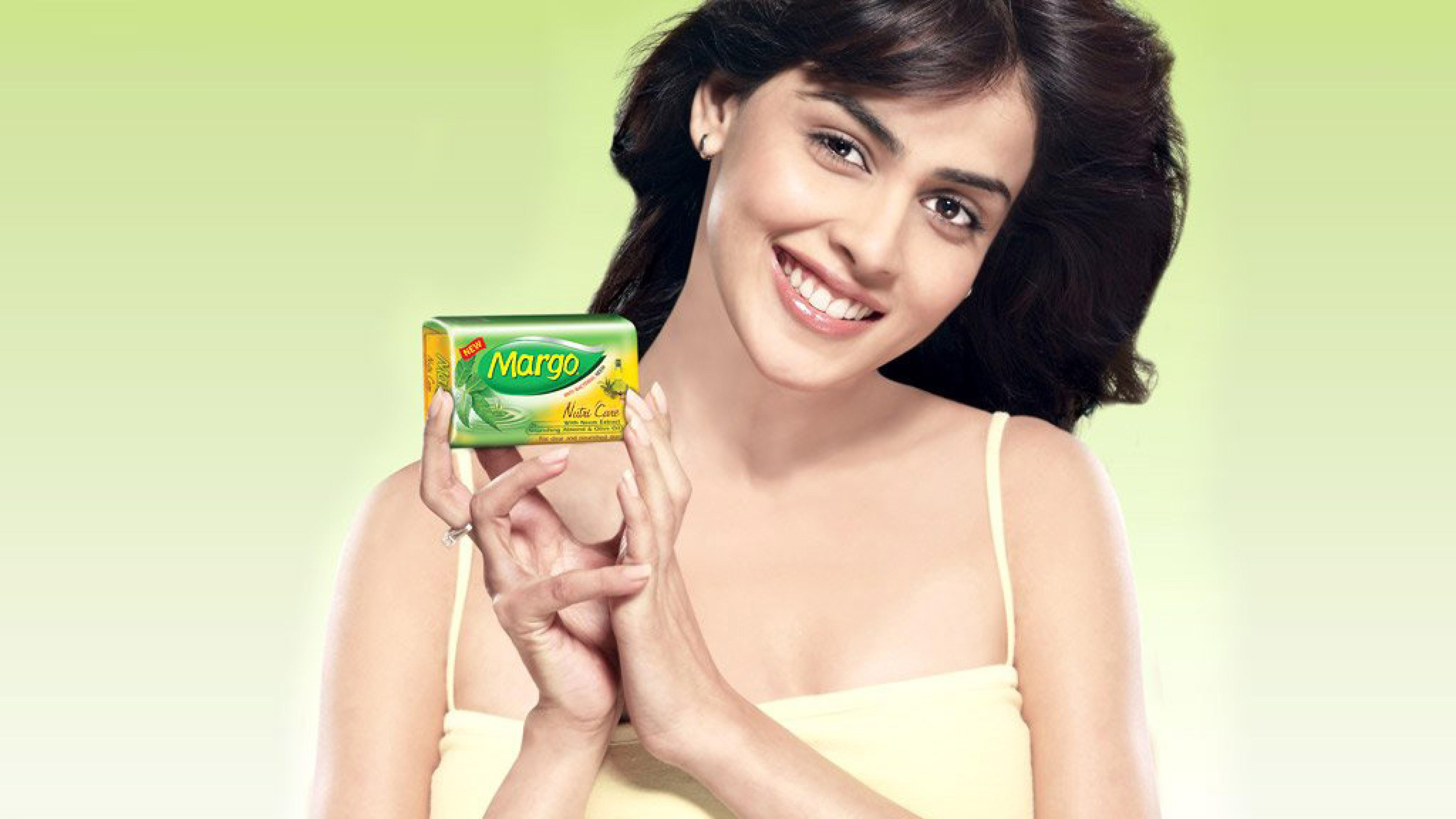 7680x4320 Genelia D'Souza Charming Smile Wallpaper 8K Wallpaper