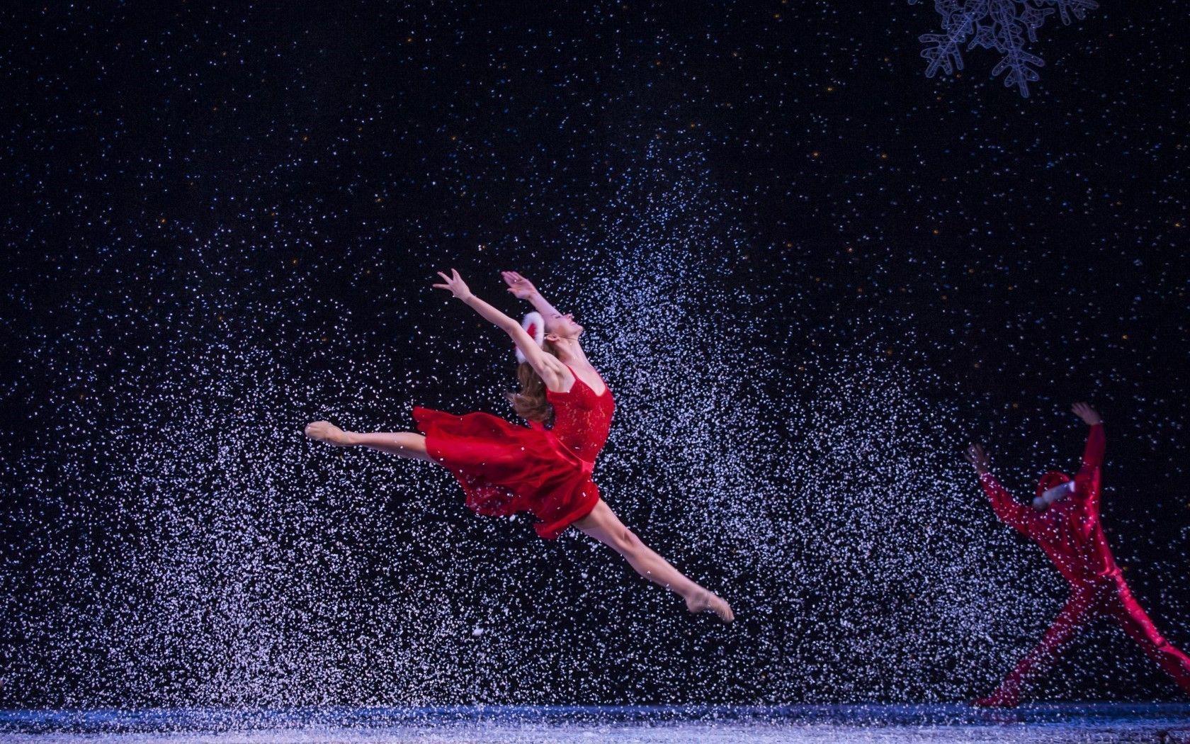 1680x1050 Dancers Wallpaper