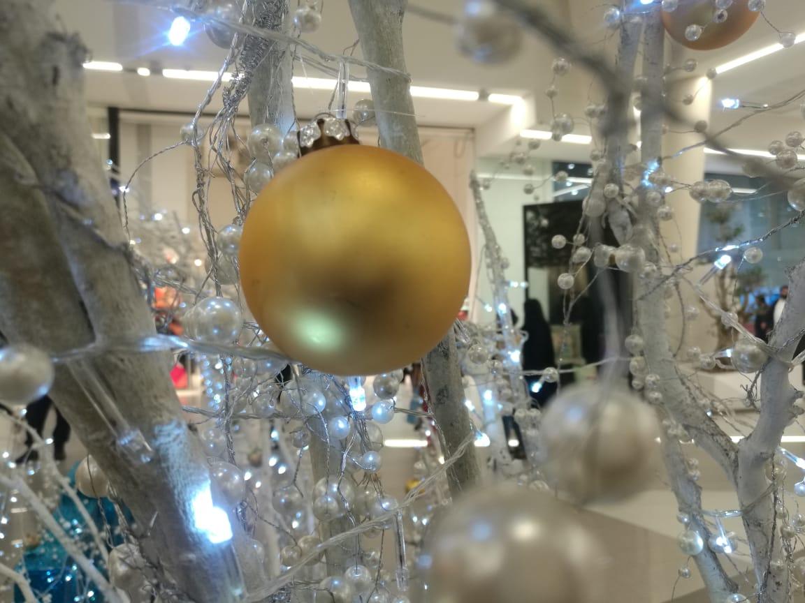 1152x864 Golden Christmas Ornament Decoration.