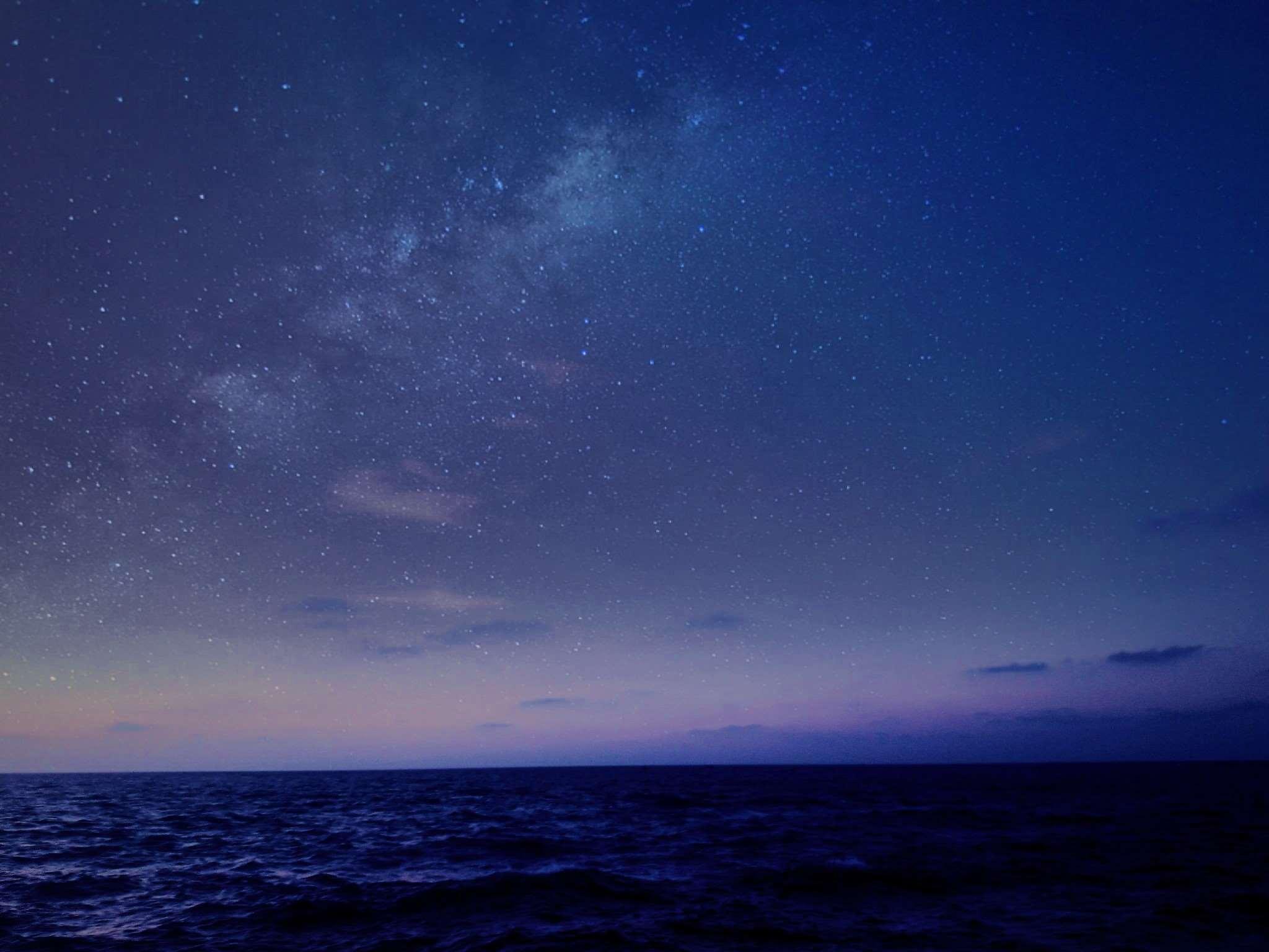 Hình nền bầu trời đêm trên đại dương 2048x1536