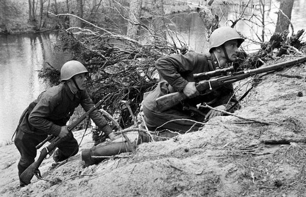 Время солдата в бою. Ленинградский фронт 1942. Снайперы ВОВ 1941-1945. Снайпер РККА.