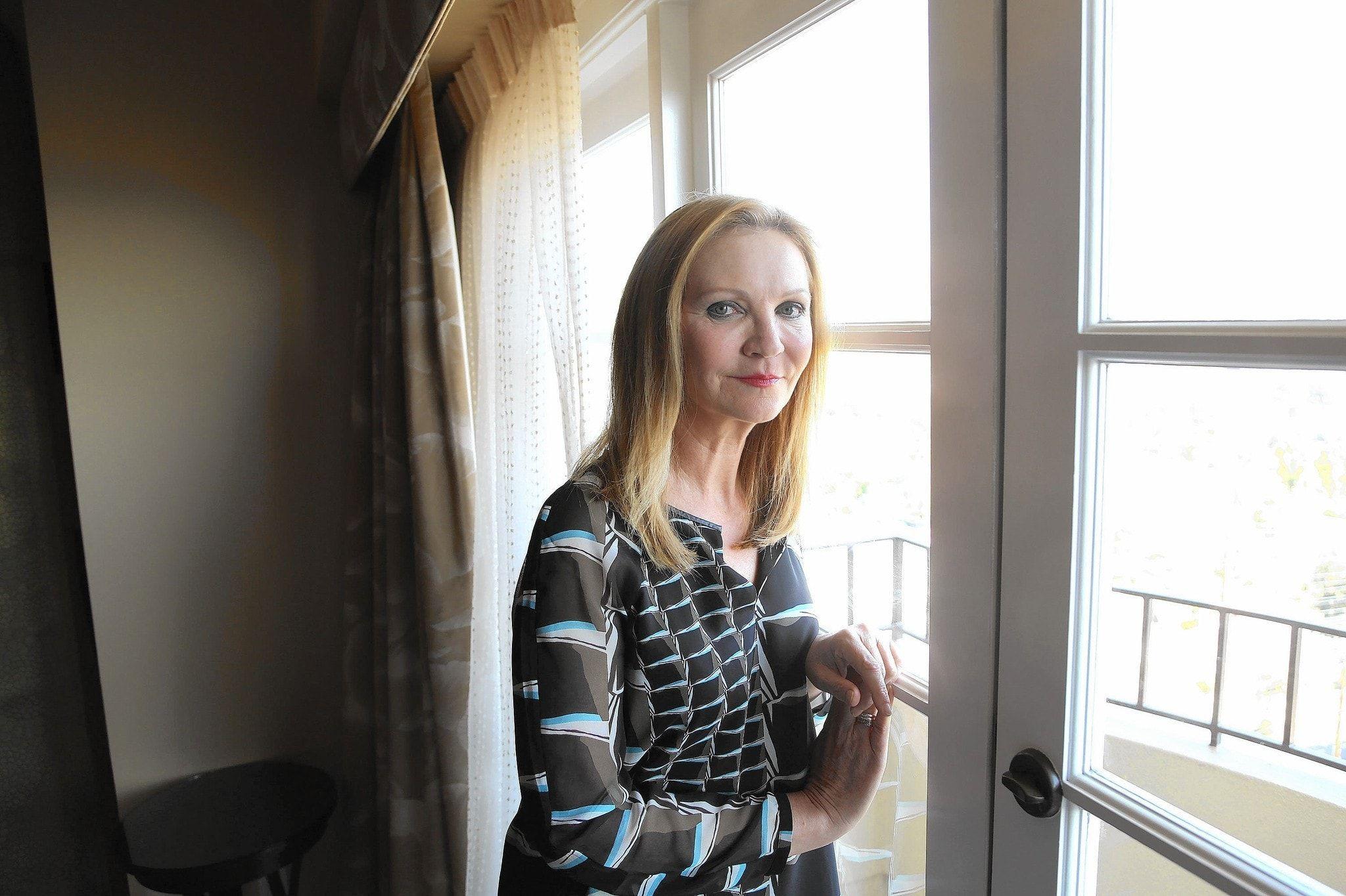 2048x1365 Joan Allen HD Desktop