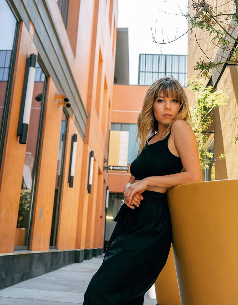 1000x1280 Jennette Mccurdy 5 wallpaper