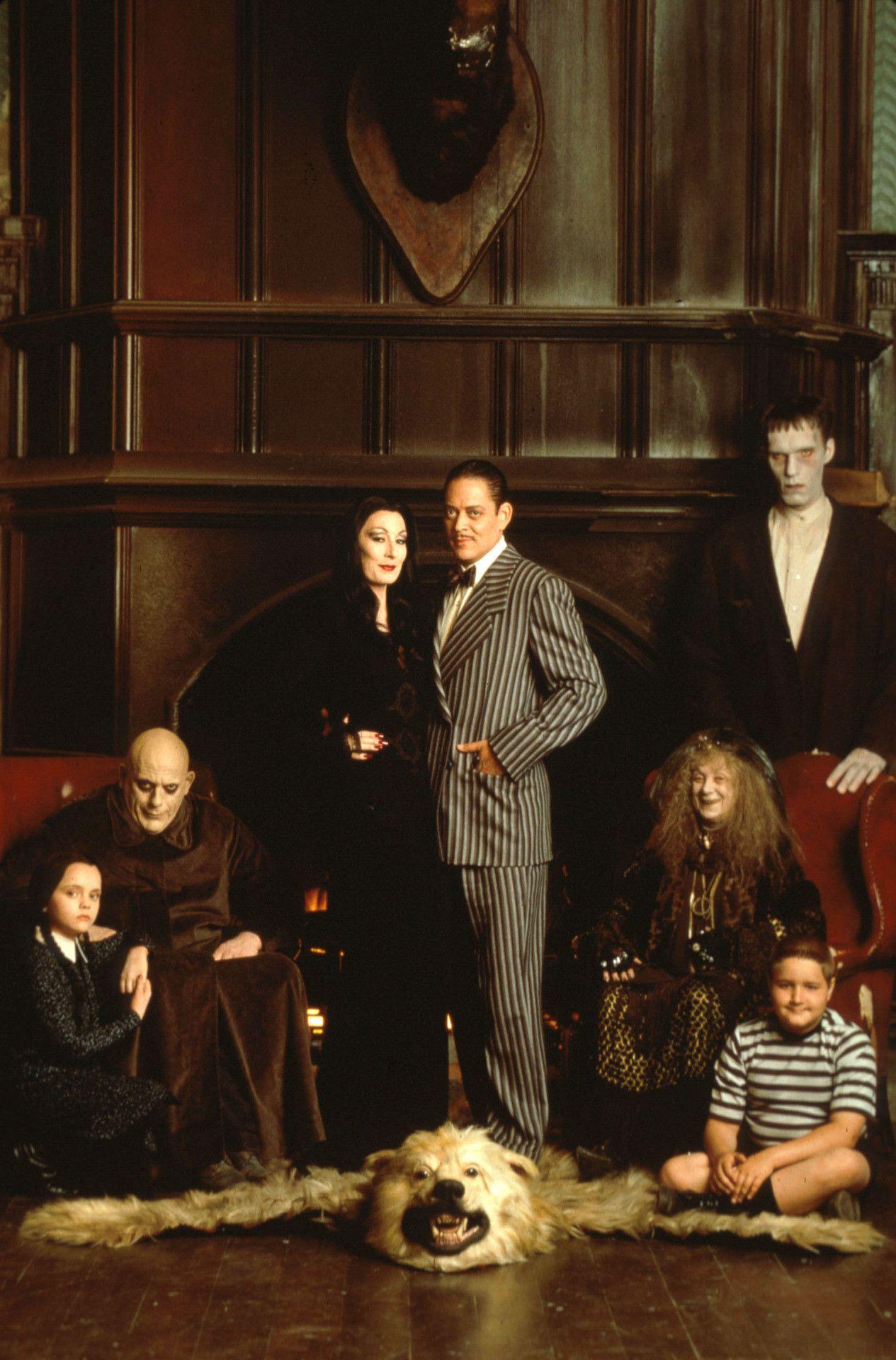 1265x1920 Addams Family Wallpaper