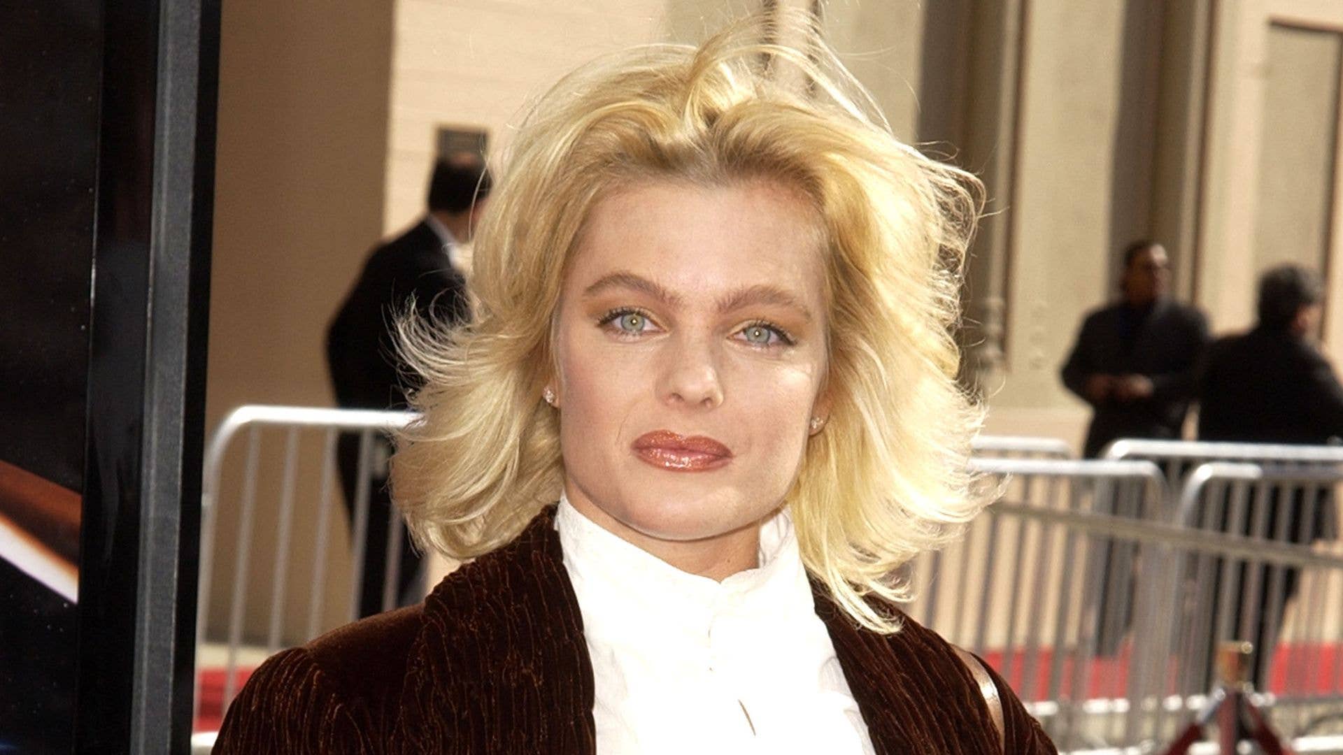 1920x1080 Original 80's Baywatch star Erika Eleniak, goes unrecognizable in before and after photo