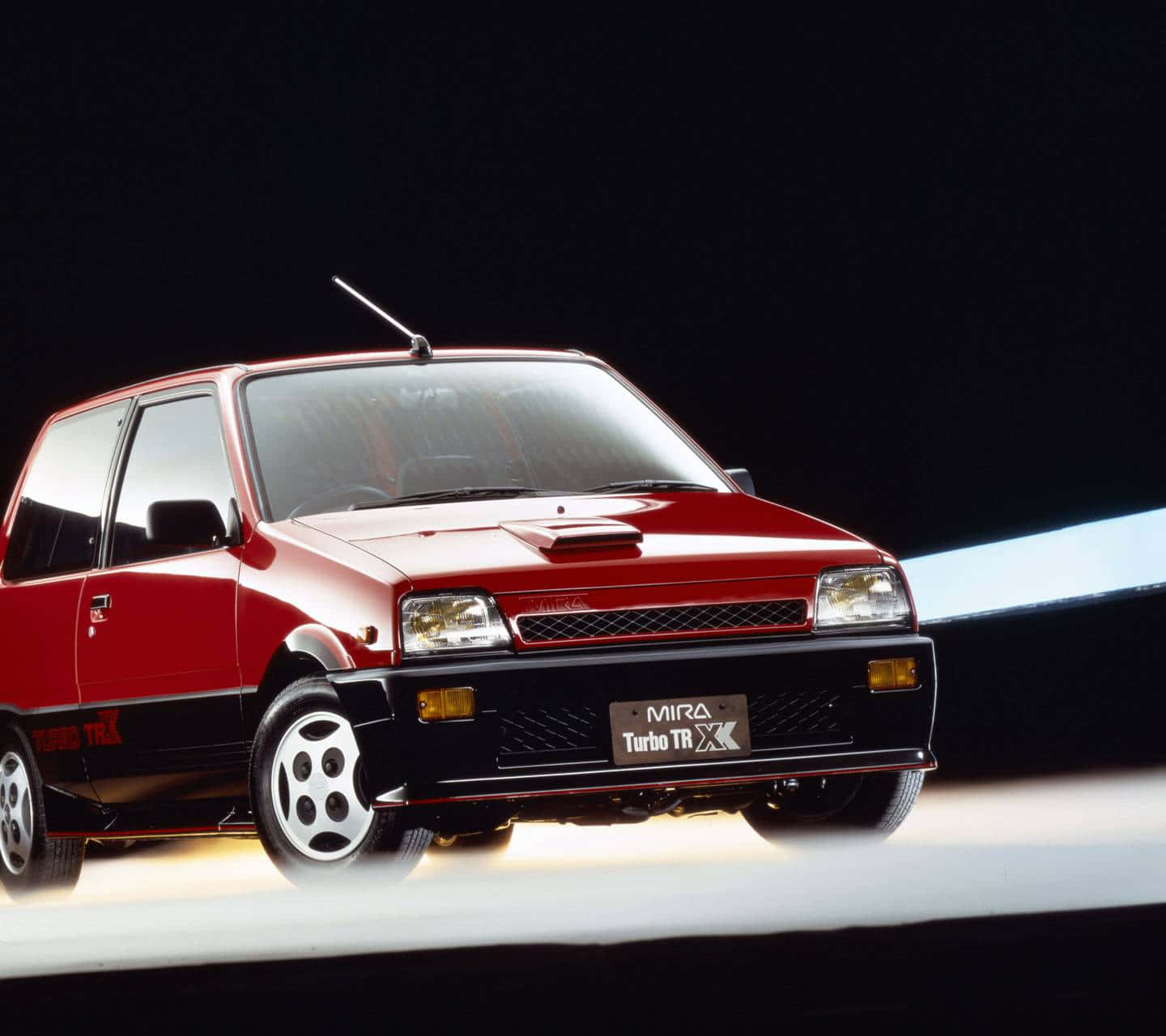 1440x1280 Download Sleek Design of a Stylish Silver Daihatsu Wallpaper
