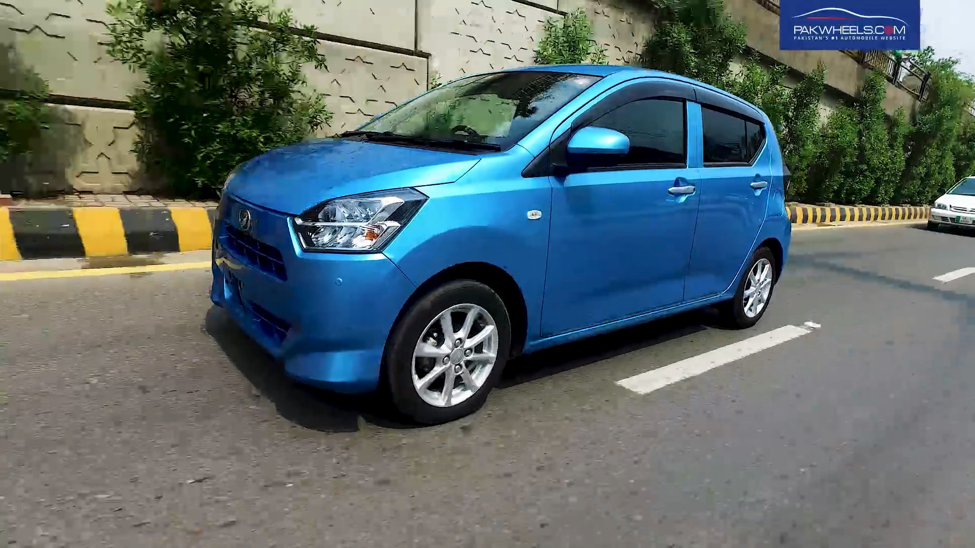 1920x1080 Daihatsu Mira ES 2017 detailed review, specs and photo