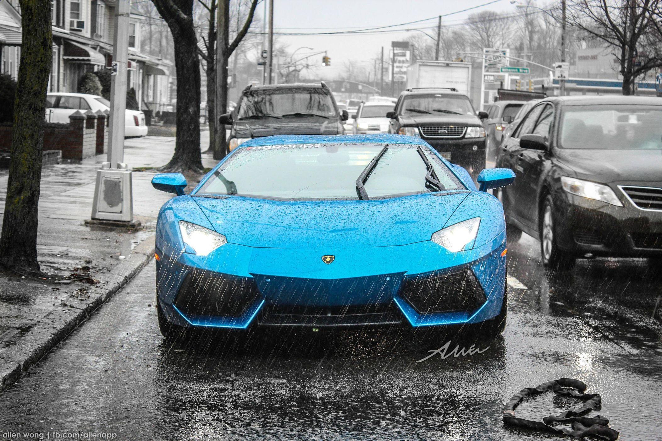 2106x1404 Azure Blue Lamborghini Aventador in the rain [OC] [2568x1712]