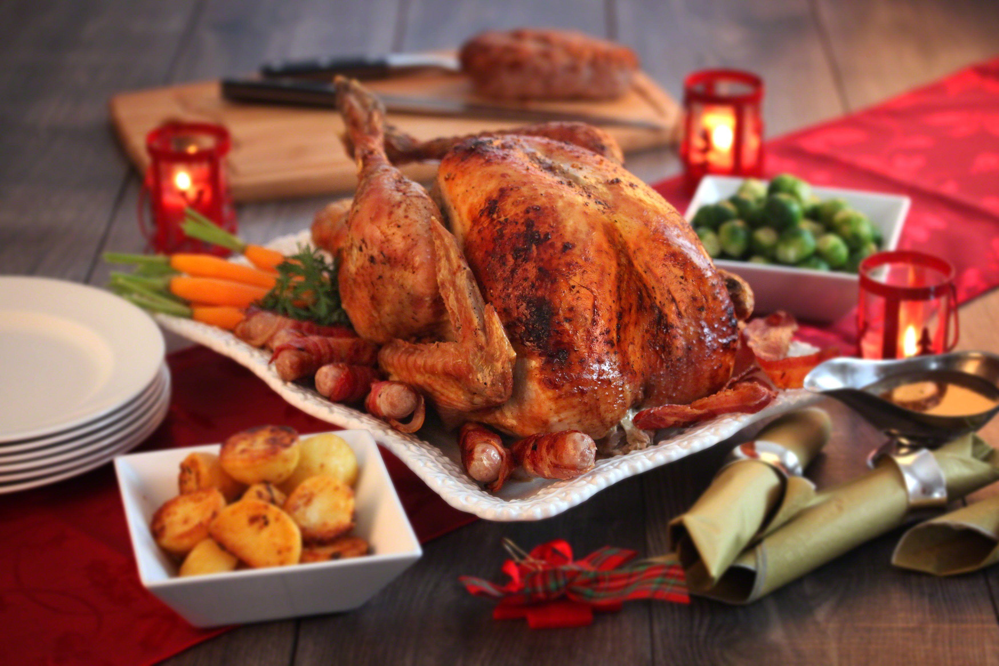 3500x2333 Roasted chicken on square white ceramic plate HD wallpaper