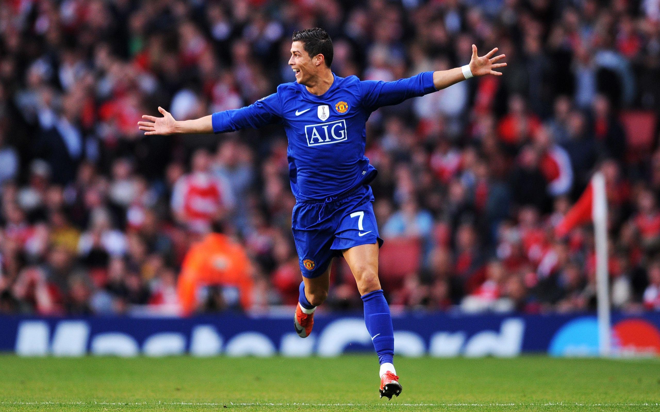 2560x1600 Sports, Aig, Stadium Manchester United Cristiano Ronaldo Ronaldo Manchester United 2009 Wallpaper & Background Download