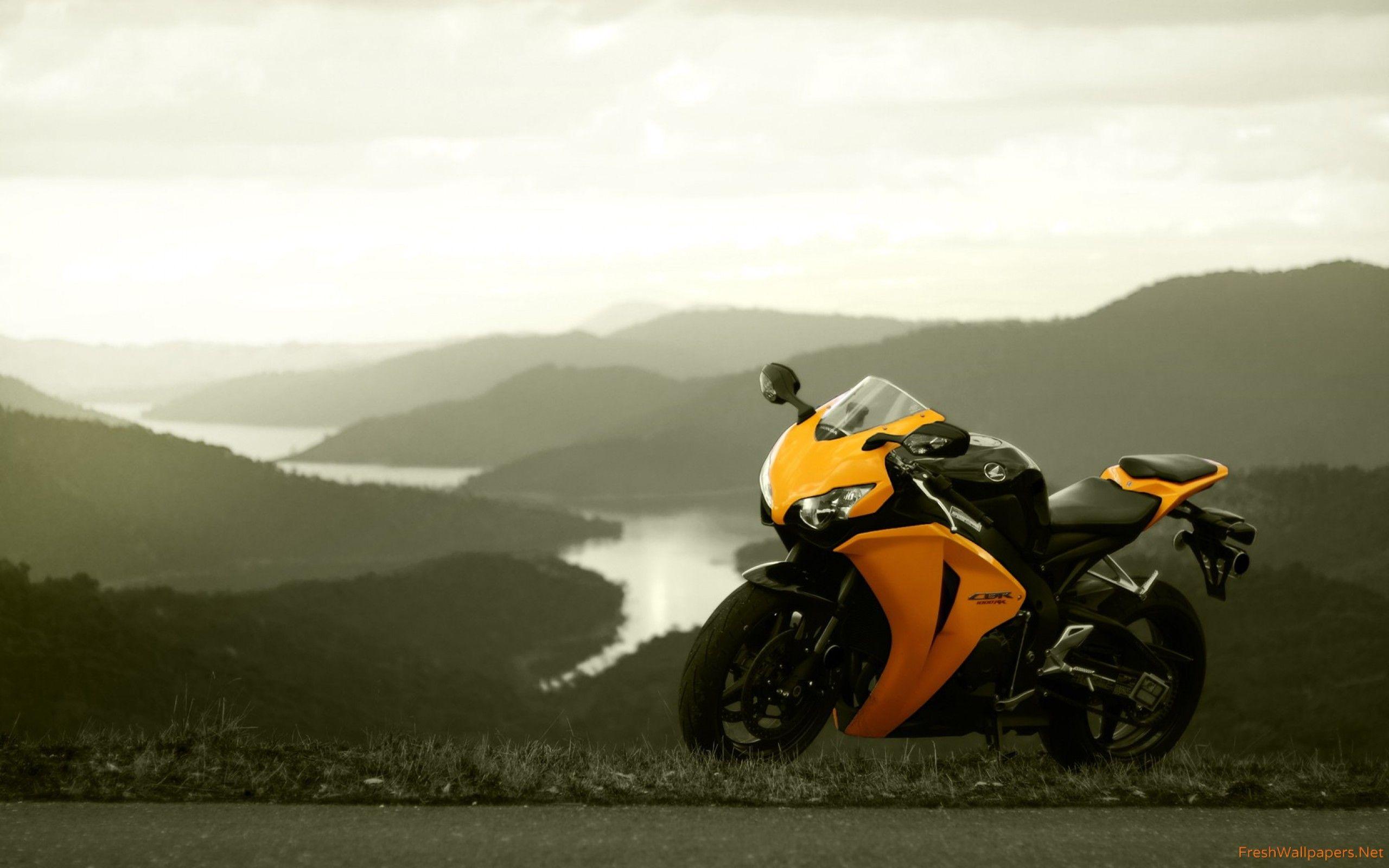 Фото мотоциклов на обои. Honda 1000rr Wallpaper. Honda CBR 1000 HD. Honda 1000 RR желтый. Honda CBR Yellow 2021.