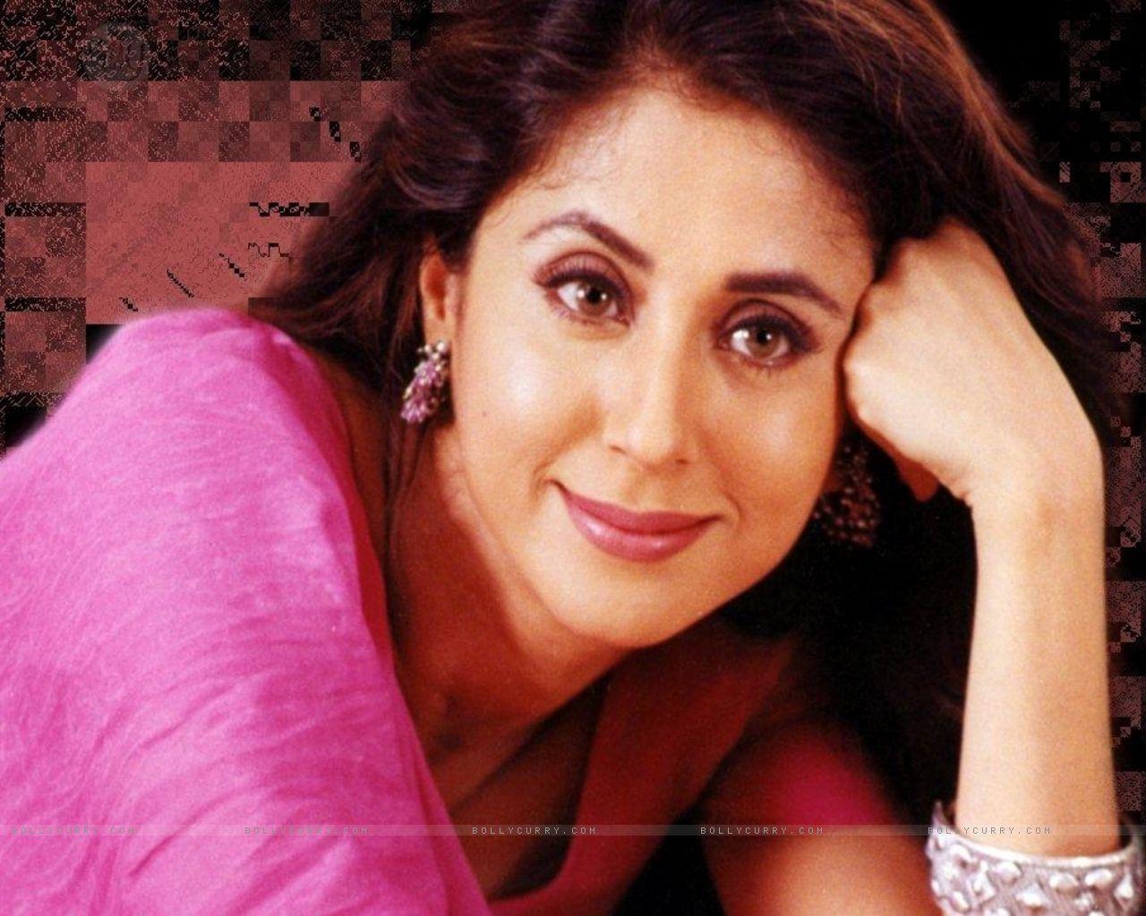 1280x1024 Beautifull Wallpaper: Urmila Matondkar Walls