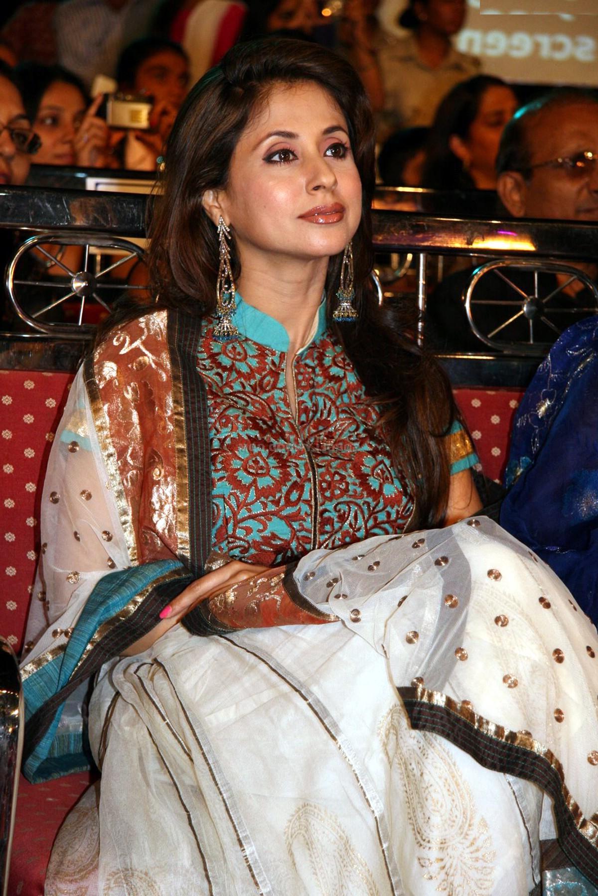 1200x1799 Download Wallpaper Matondkar In Saree HD