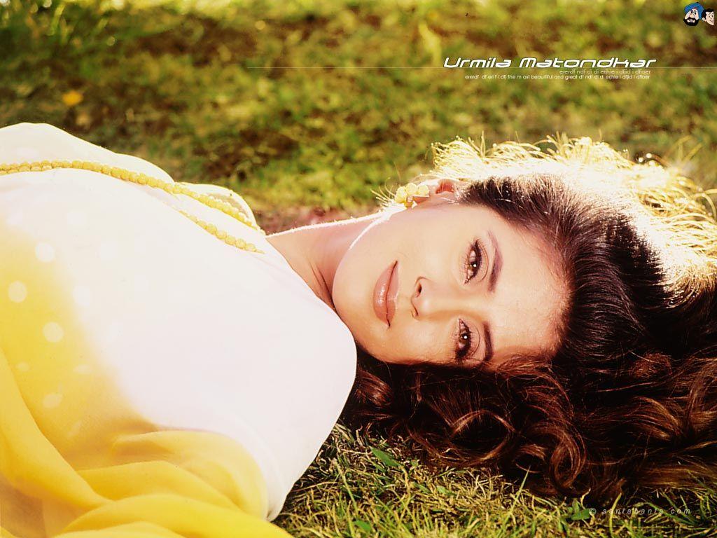 1024x768 Hot Bollywood Heroines & Actresses HD Wallpaper I Indian Models