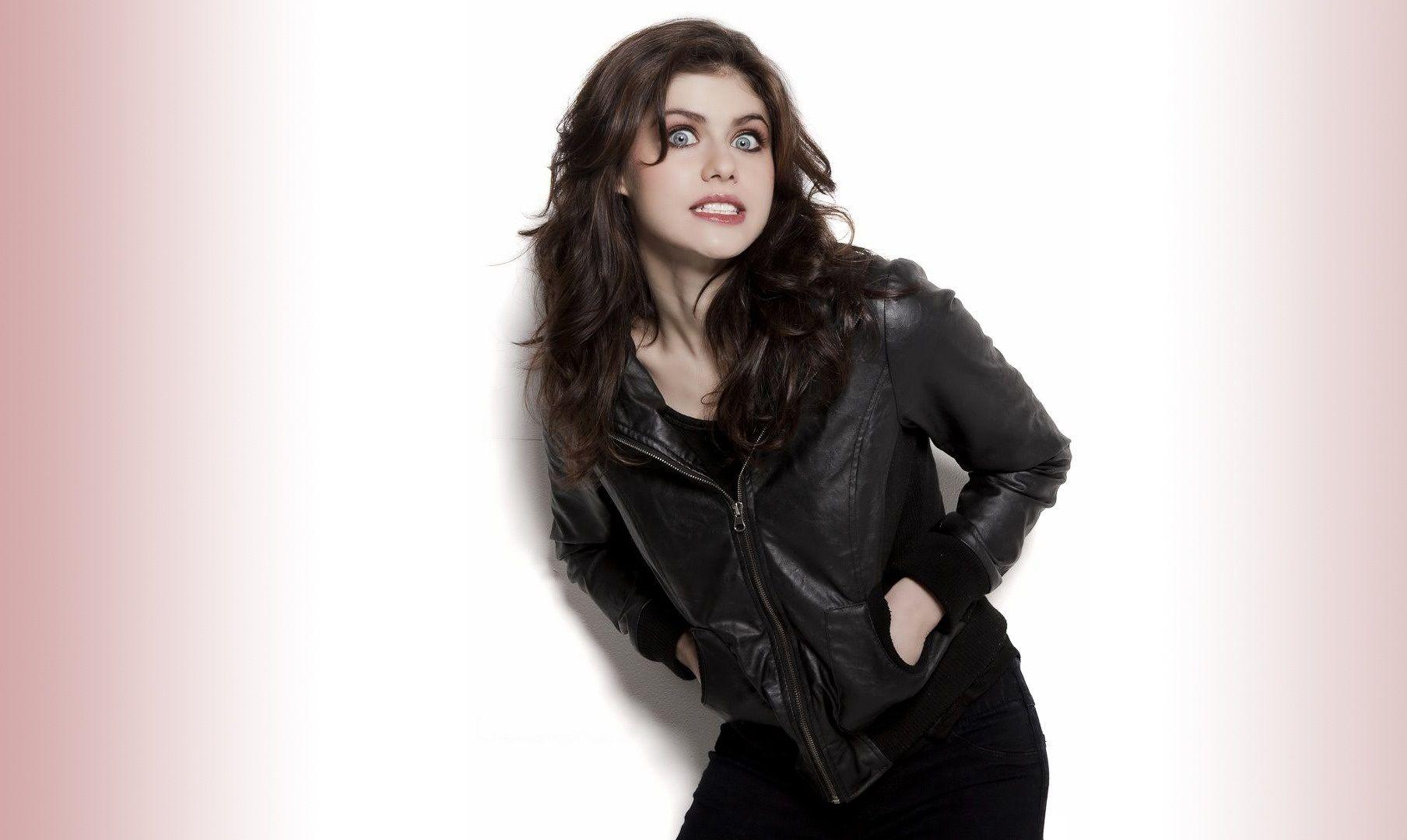 1808x1080 Alexandra Daddario Elegant Dress HD Wallpaper Wallpaper Post