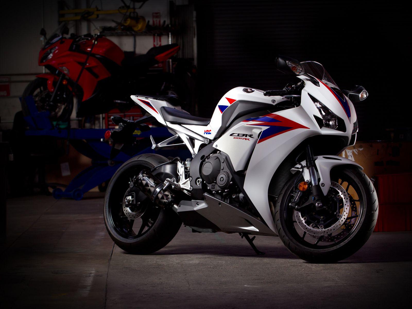 1600x1200 Free download Magnificent Honda CBR1000RR Wallpaper Full HD