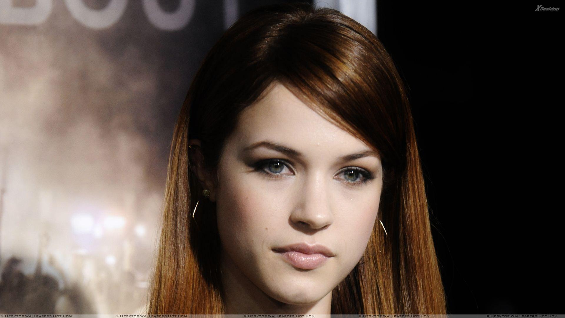 1920x1080 Alexis Knapp Cute Eyes And Wet Lips Face Closeup Wallpaper
