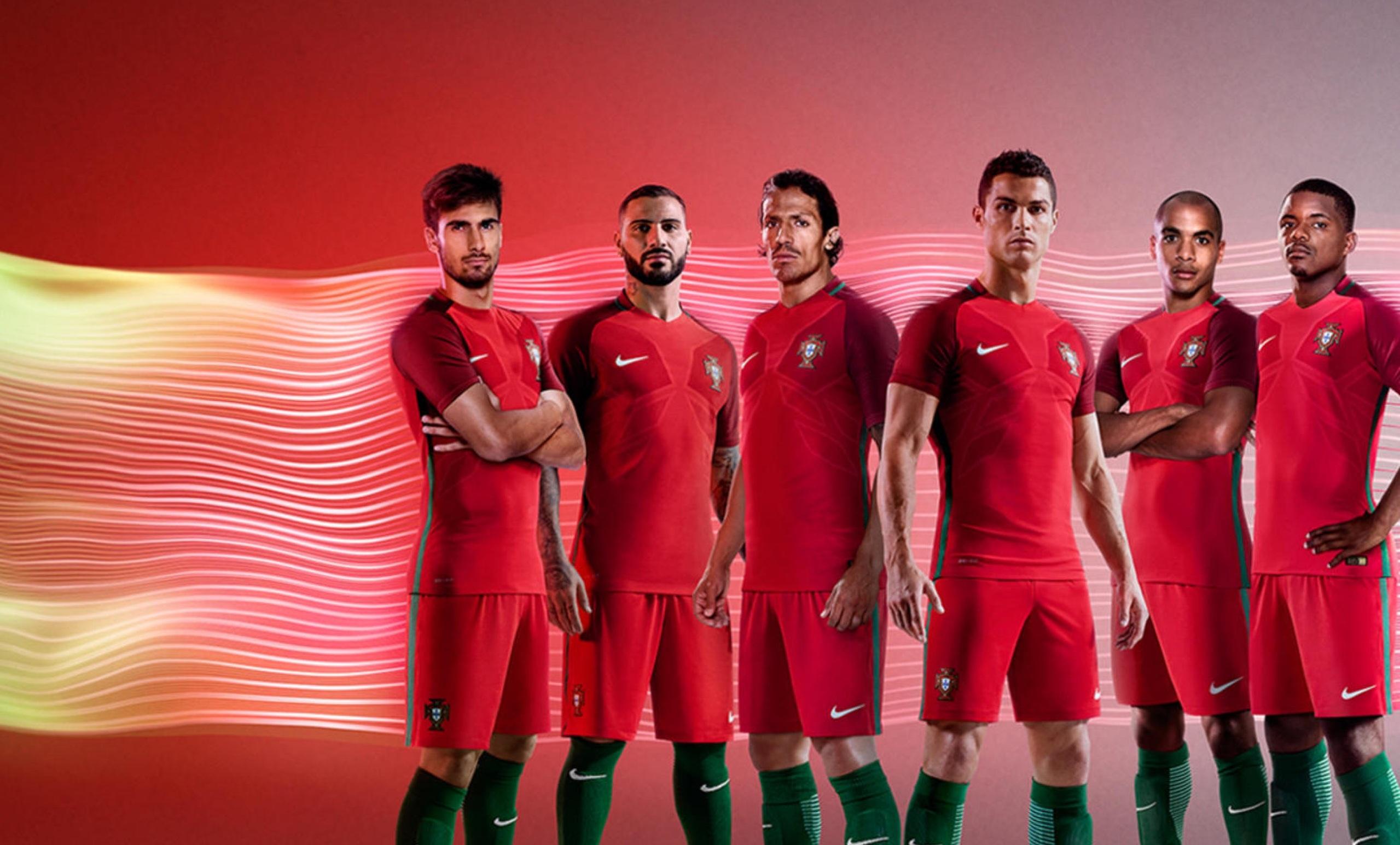 2559x1545 Portugal Football Team Wallpaper