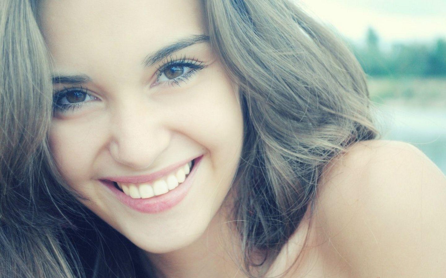 1440x900 White teeth smile cute girl Desktop wallpaper 1440x900