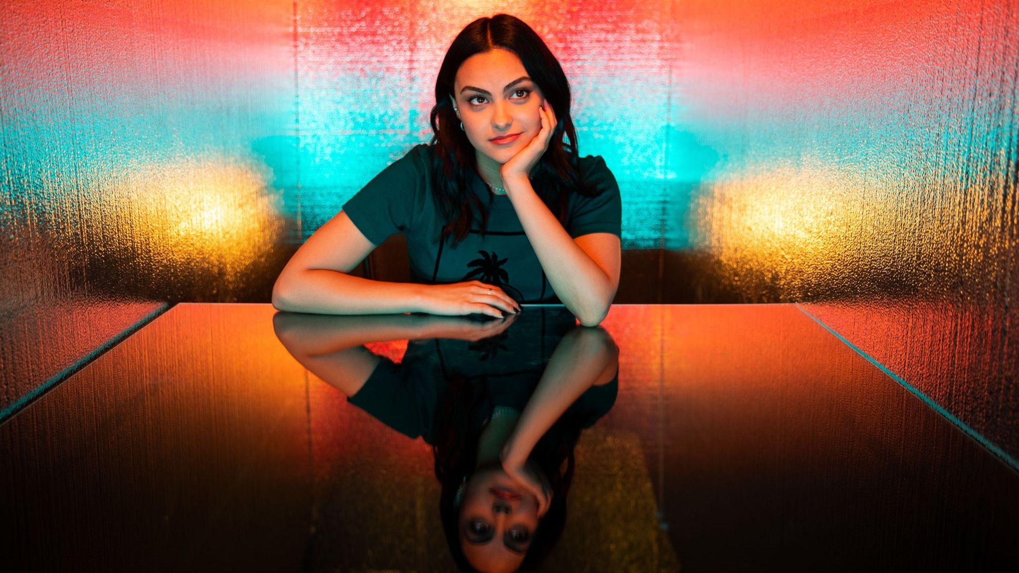 2048x1152 Camila Mendes 2019 Comic Con 2048x1152 Resolution