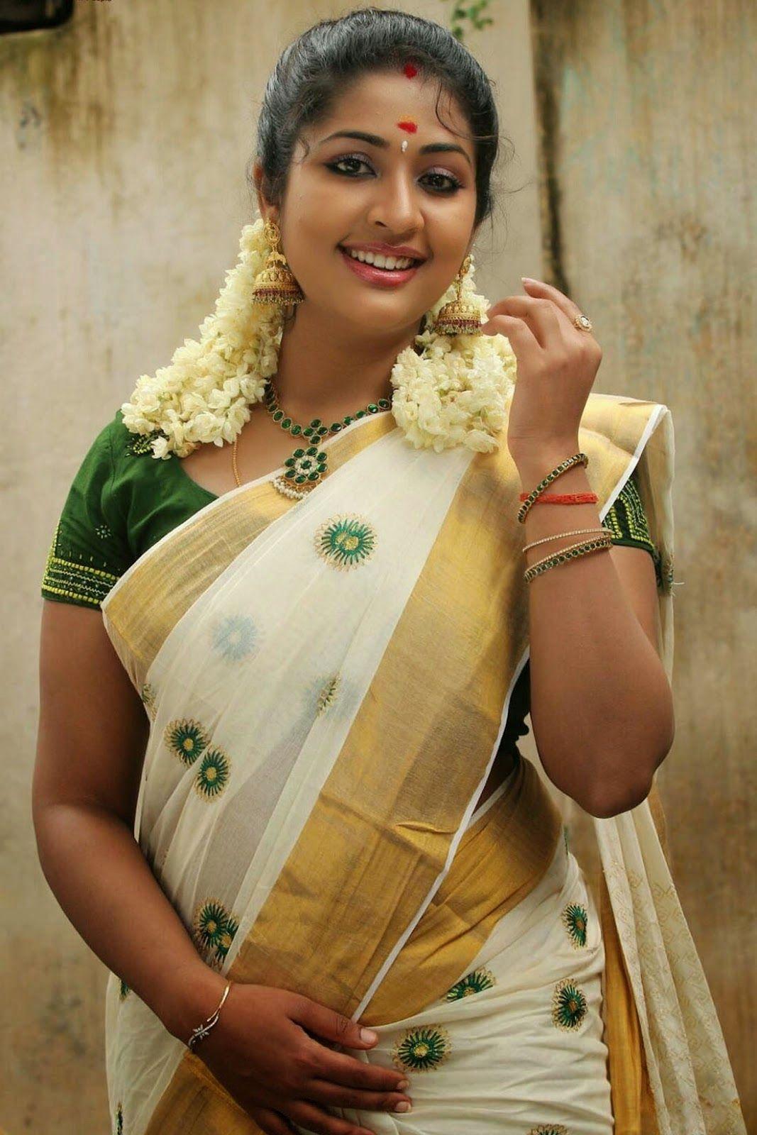 1067x1600 Malayalam Actress Navya Nair Smiling Stills In White Saree