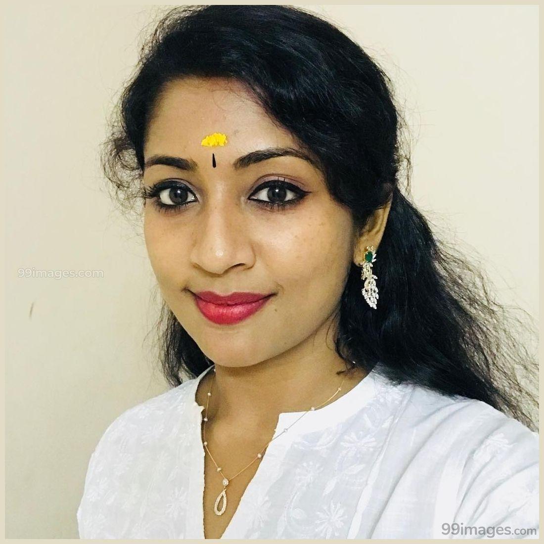 1100x1100 Navya Nair Beautiful Photo & Mobile Wallpaper HD Android IPhone