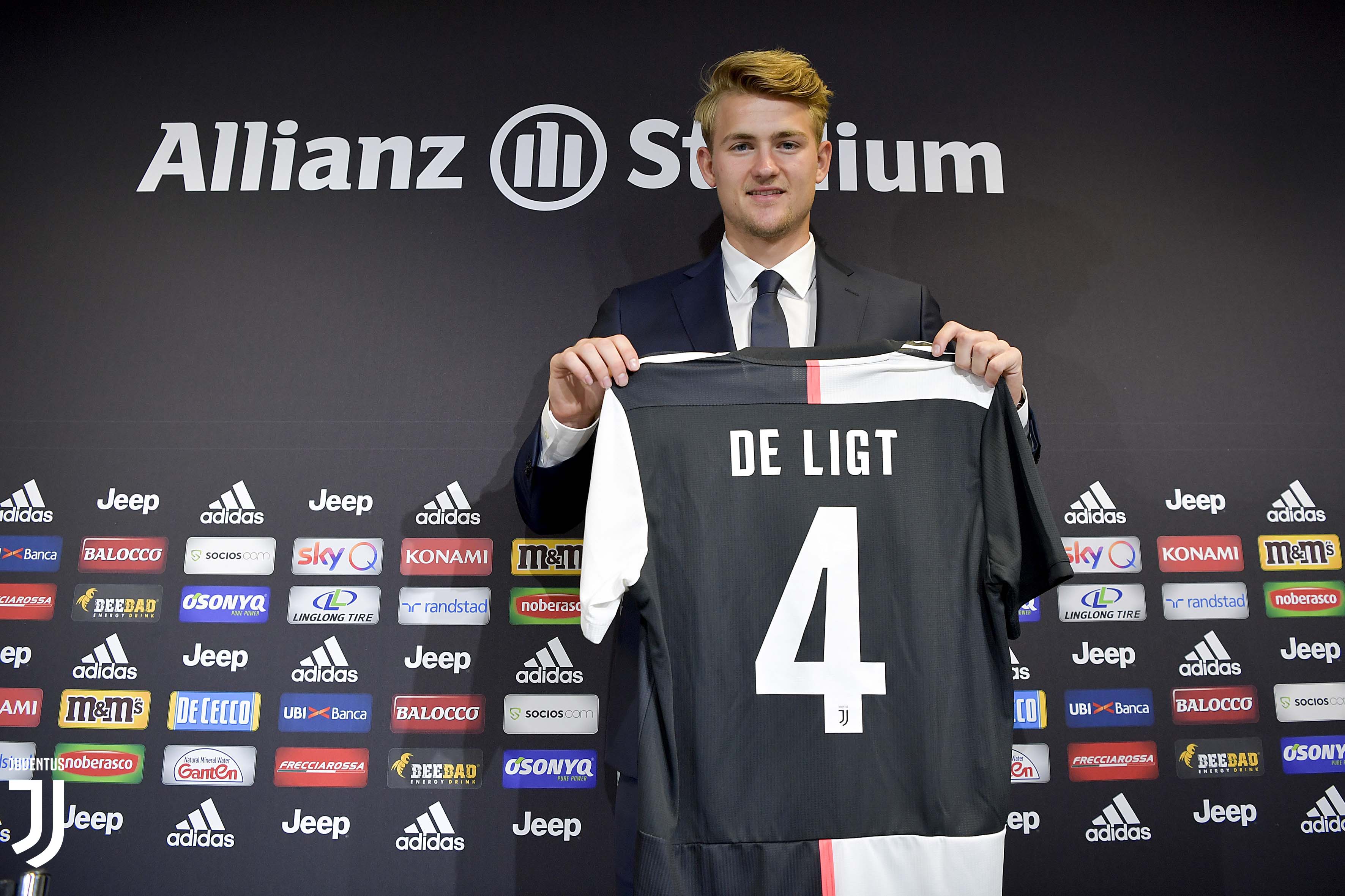 3543x2362 De Ligt: “Always been a fan of Juve”