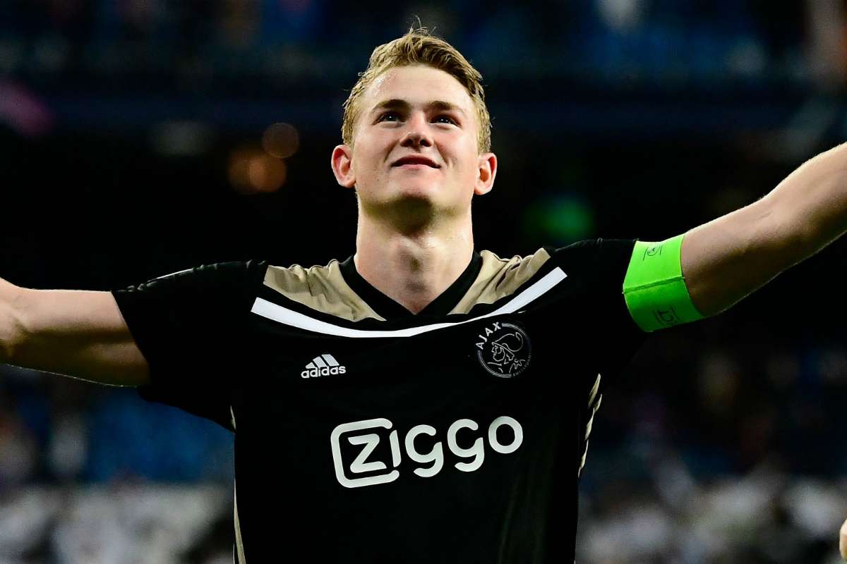 1200x800 Juventus transfer news: Juve refusing to give up on Matthijs de