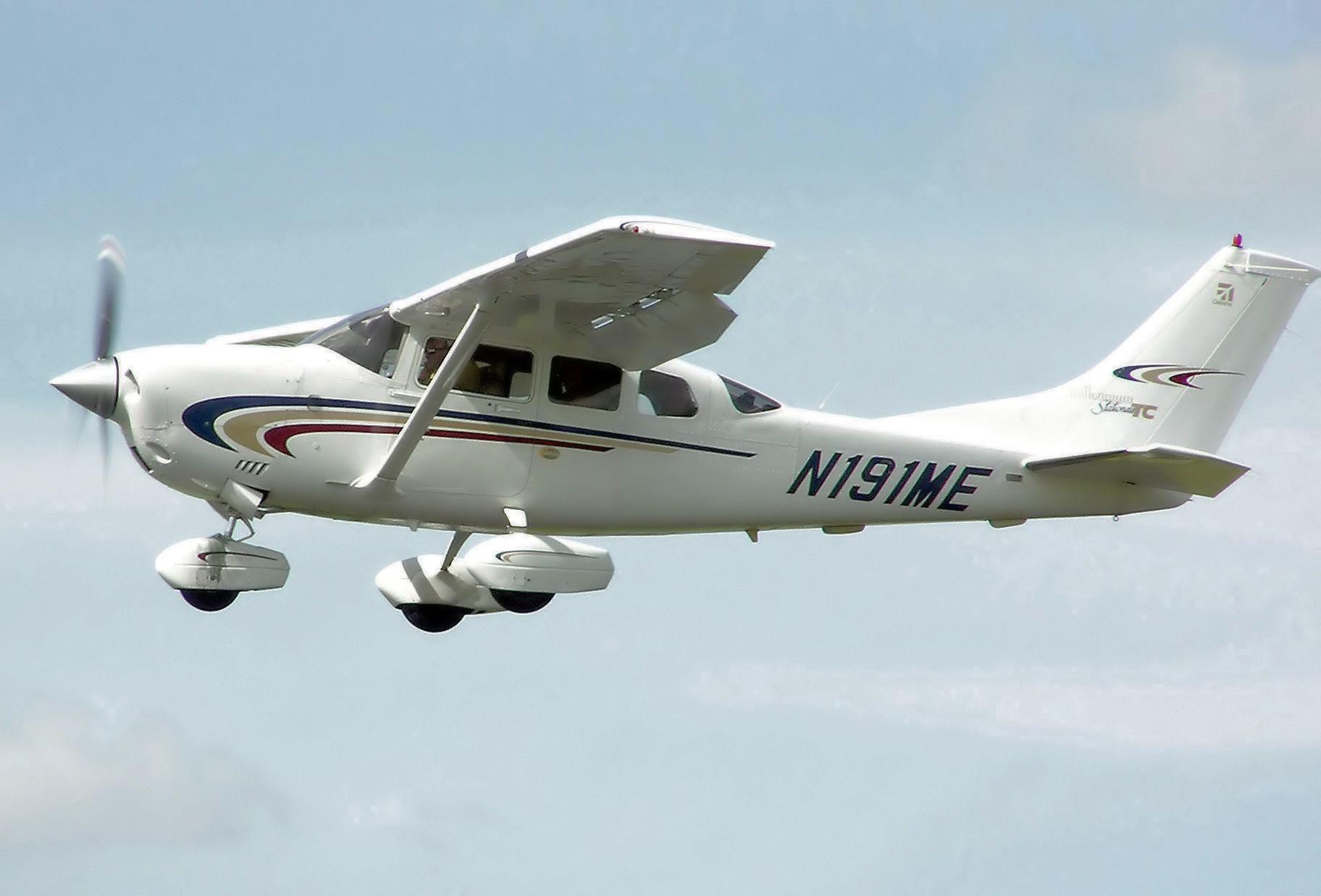 1824x1237 Cessna 206